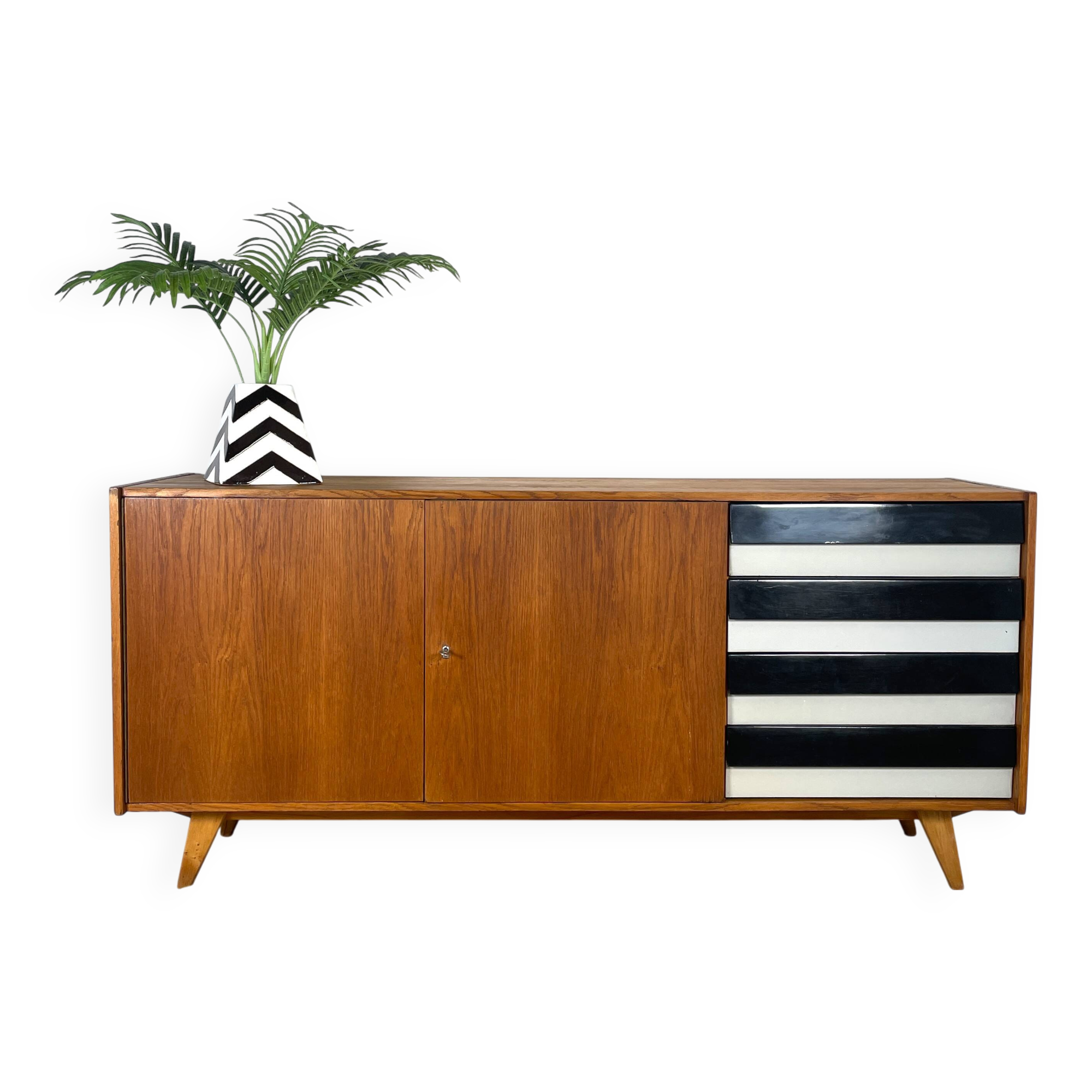 U460 sideboard with black/white drawers, Jiří Jiroutek