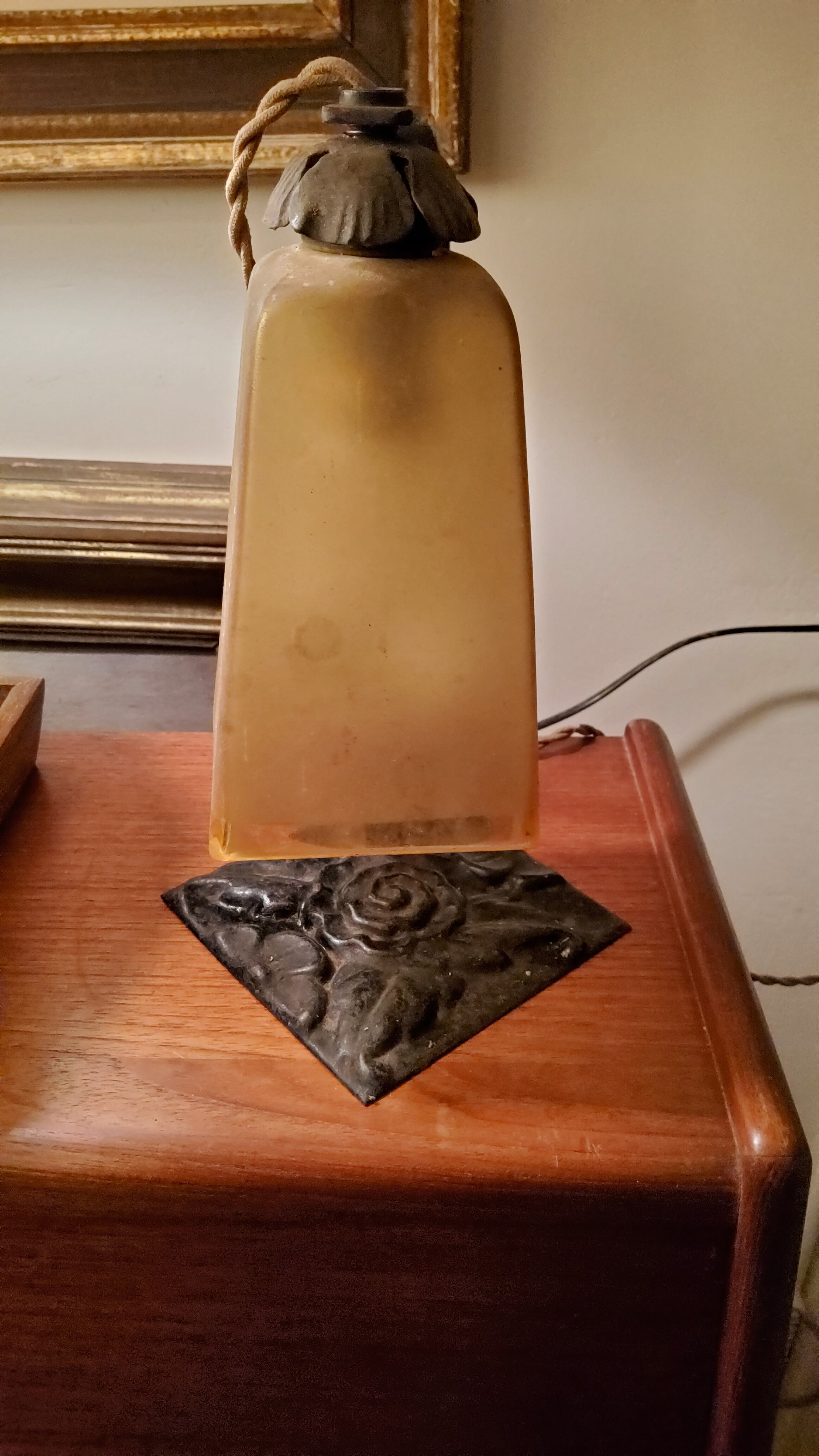 Lampe art déco des années 30 en fer forgé et tulipe en verre ambré