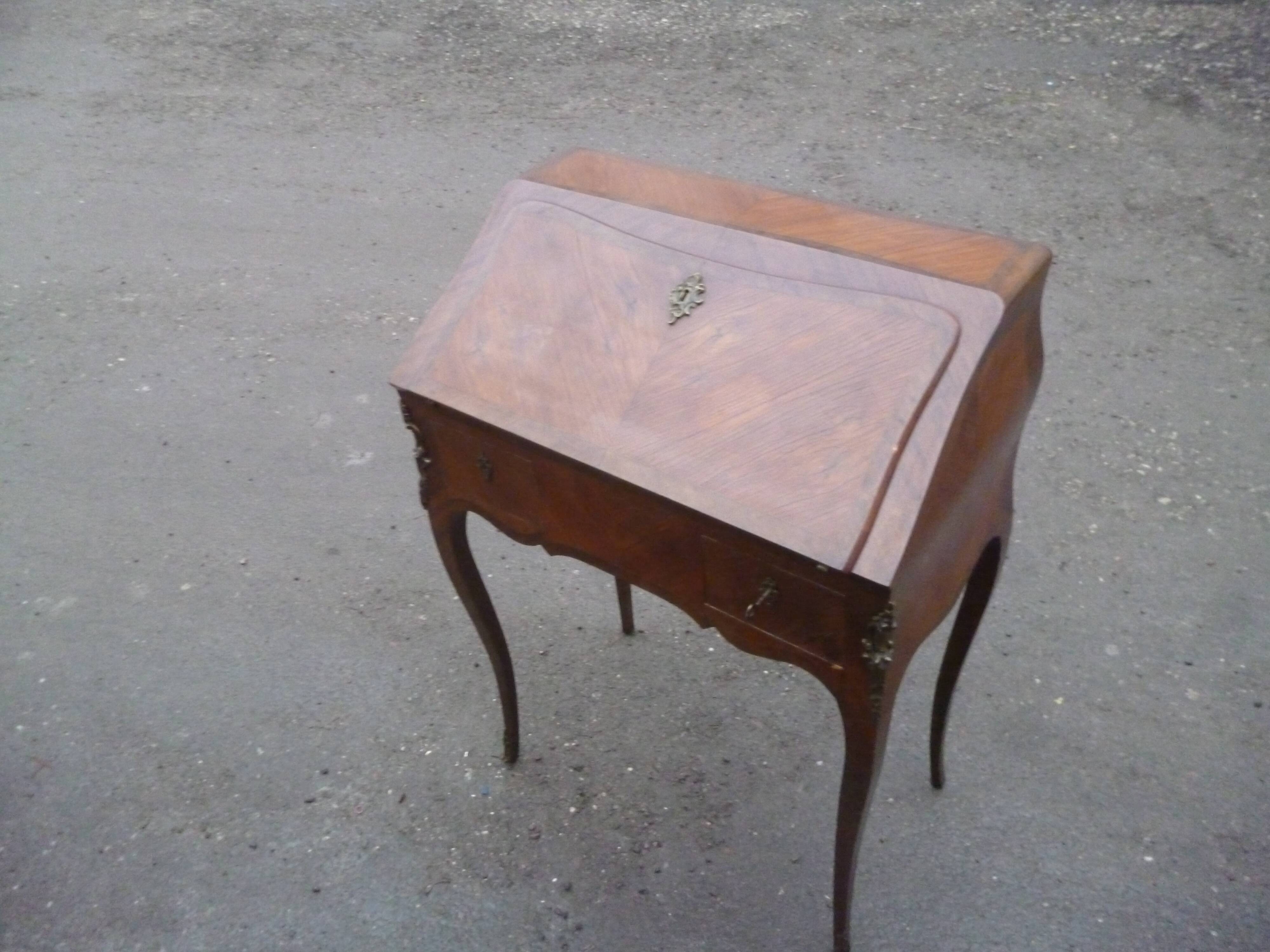 Bureau de dame en marqueterie de style Louis XV