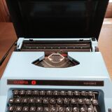 Machine à écrire Olympia Standard bleue pastel vintage révisée