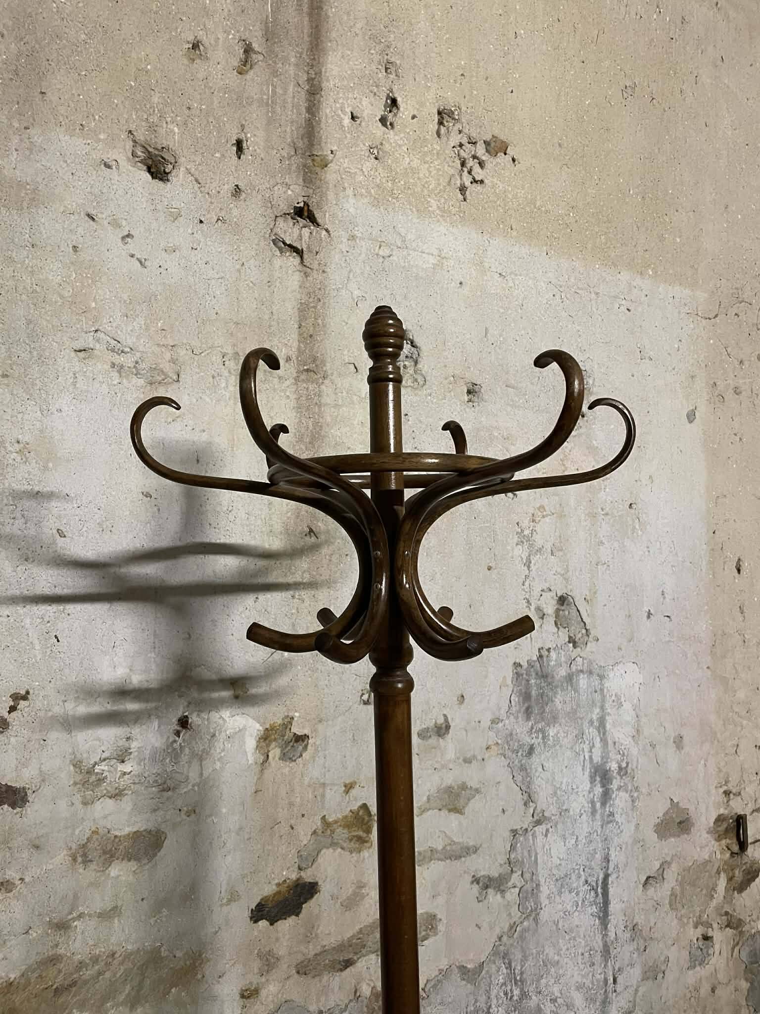 Porte-manteau en bois cintré style Thonet – porte manteau sur pied