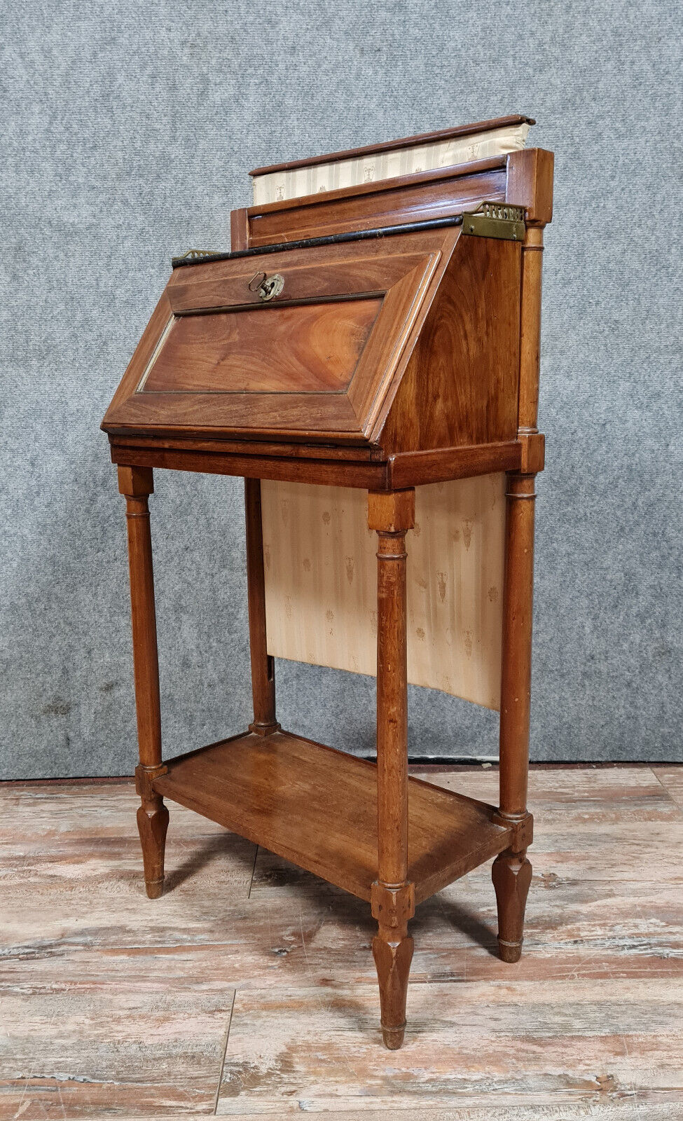 Louis XVI era sweet banknote with removable mahogany upper part circa 1780