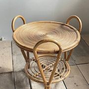 Table d'appoint sculpturale vintage à deux niveaux en rotin avec poignées en boucle, Japon, années 1970