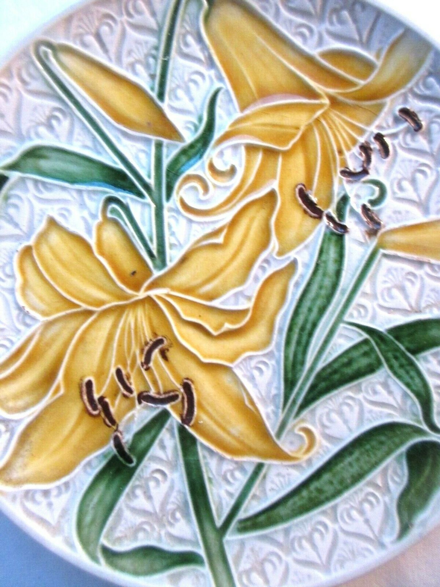 Small plate with yellow lilies, signed VBS Schramberg