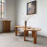 Tables basses en orme formant une goutte