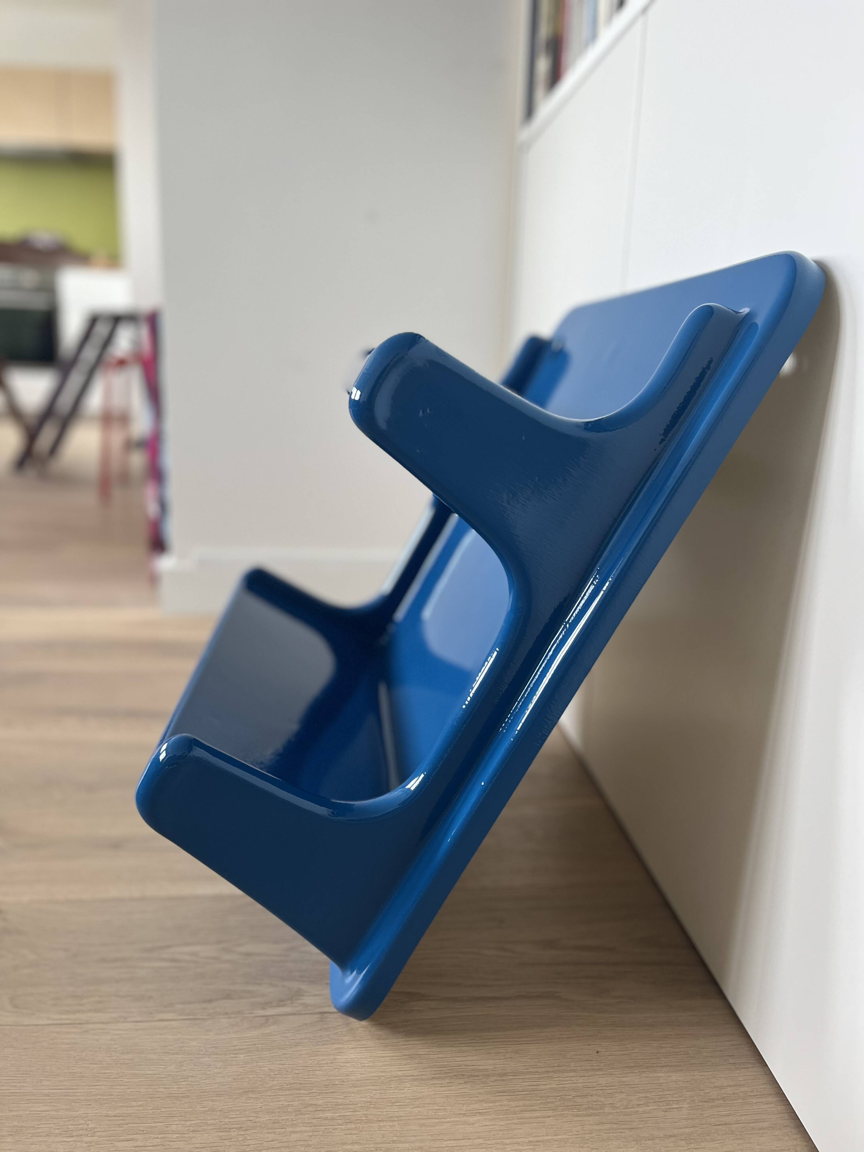 Plastic wall shelf by Jean-Paul Emonds alt