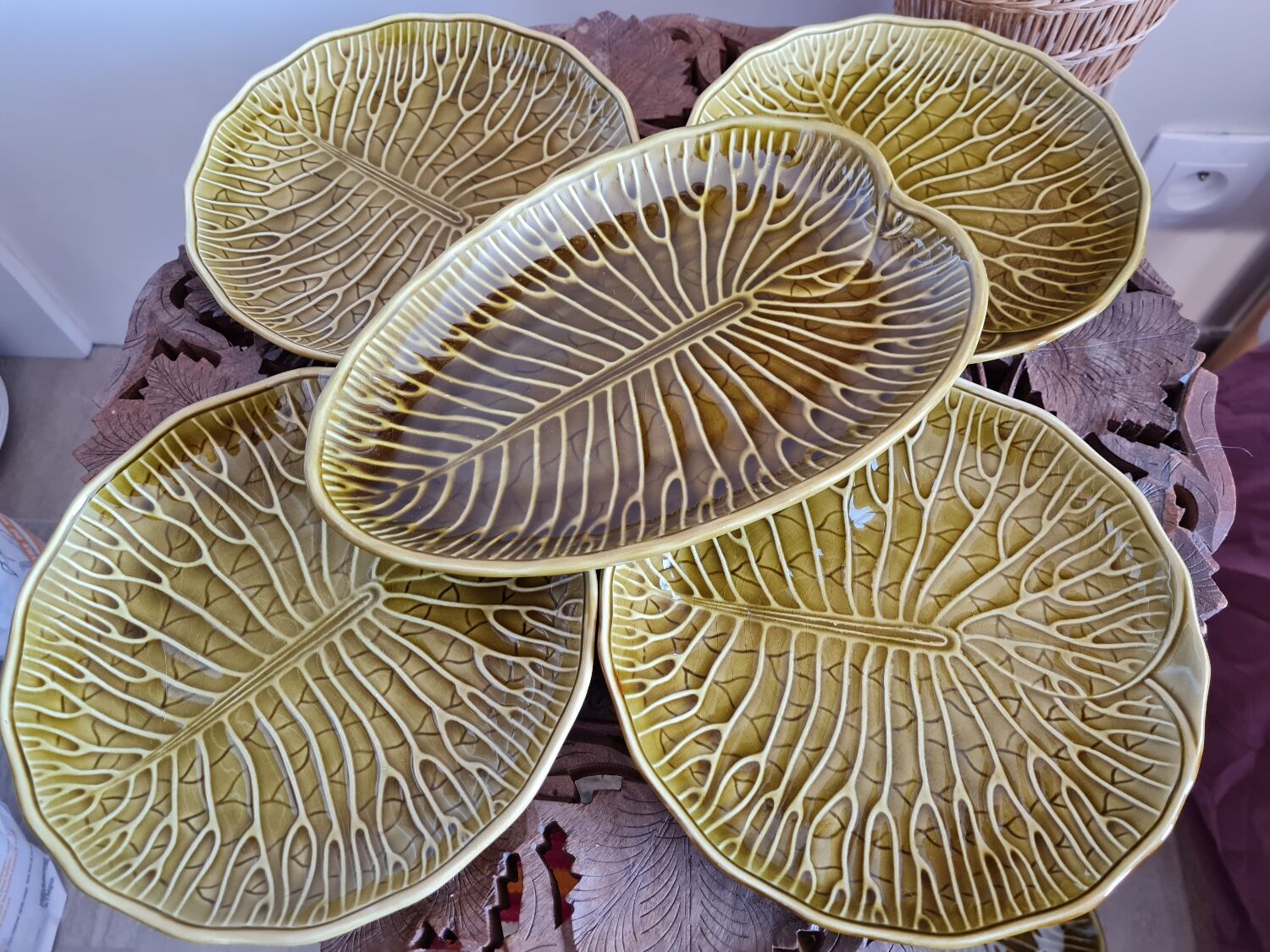 Plates Gien lotus flowers