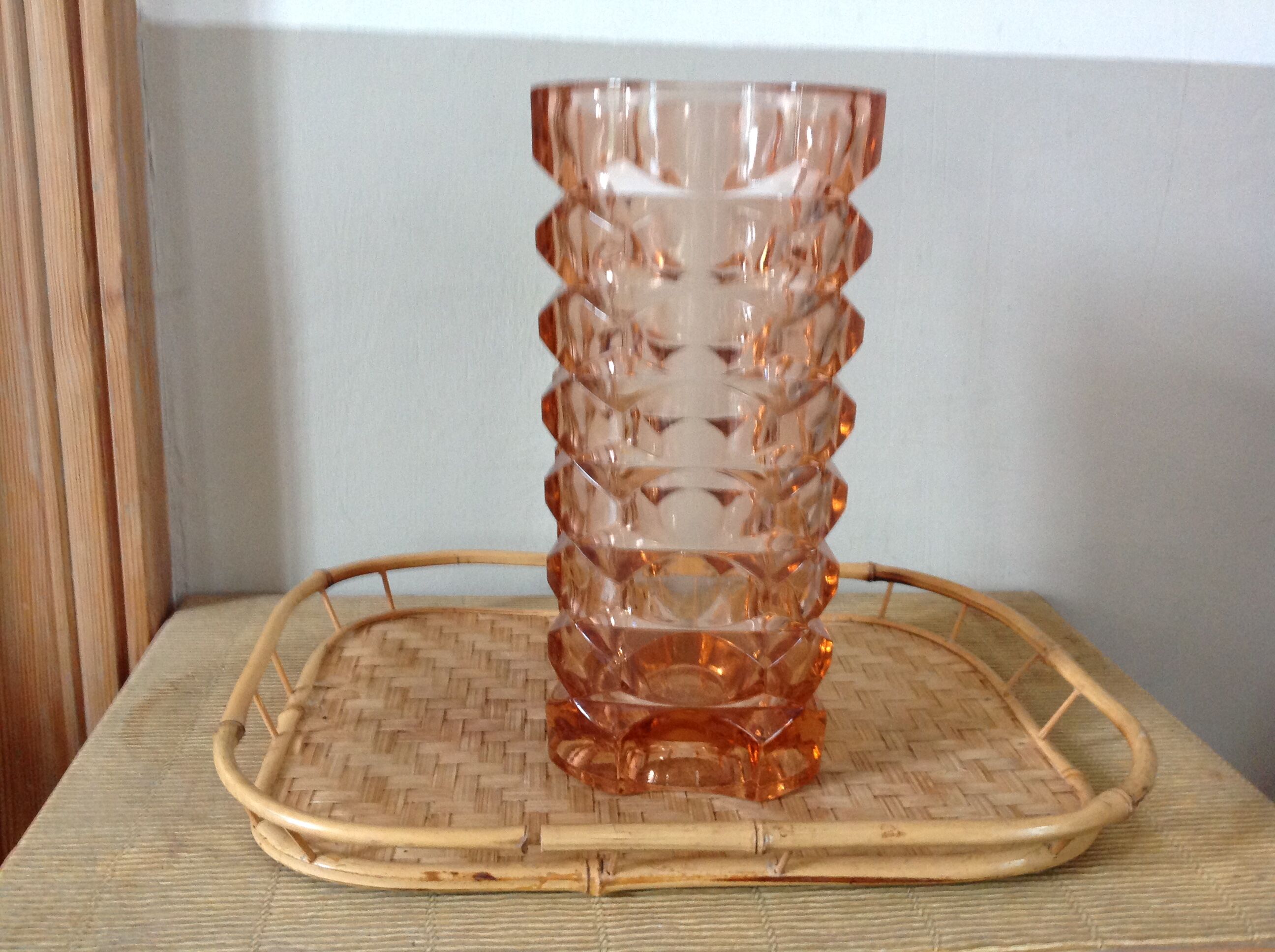 Vase 70s pink chiseled glass