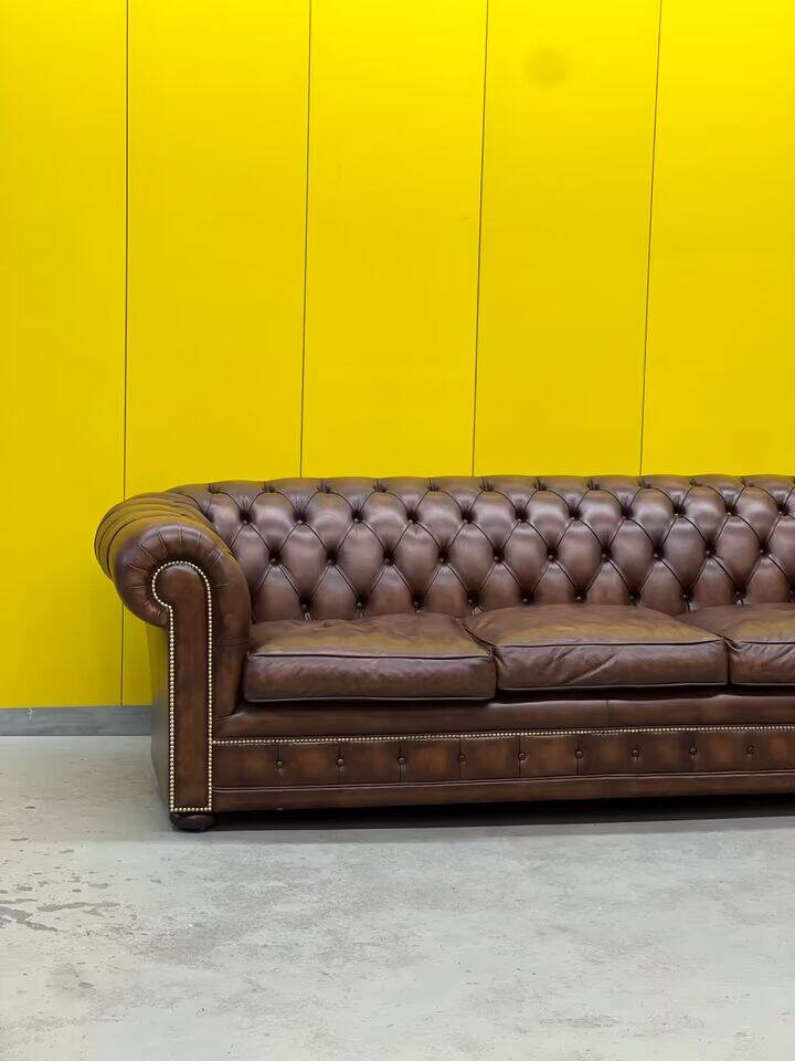 Original English Chesterfield 3-Seater Sofa – Handcrafted Brown Leather