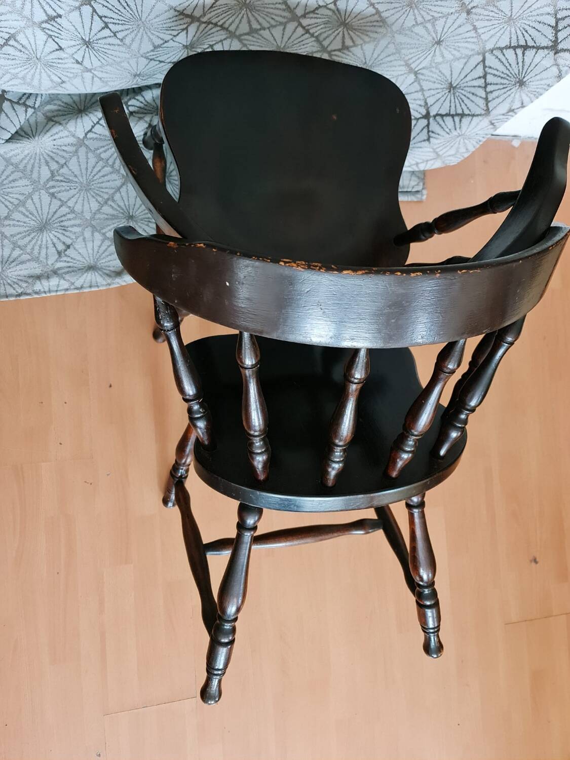 2 chaises modèle Western Yugoslavia Killer Z4