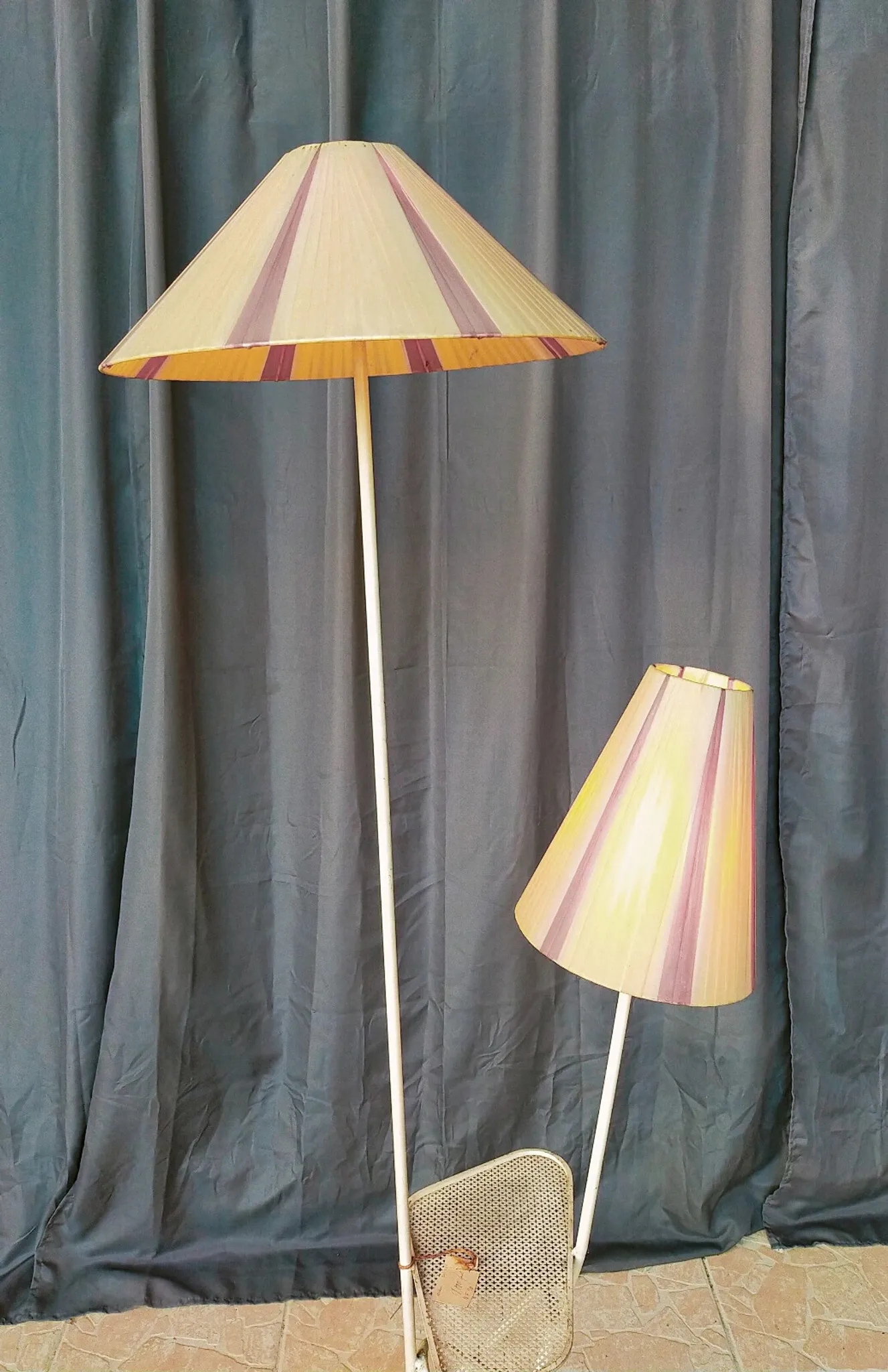 Lampadaire vintage dans le goût de Mathieu Matégot