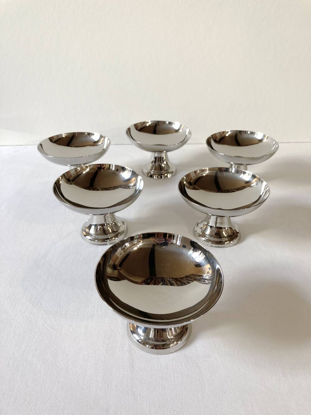 6 stainless steel ice cream/dessert bowls