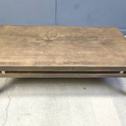 Table basse en laiton gravé vintage signée par Willy Daro, années 1970.