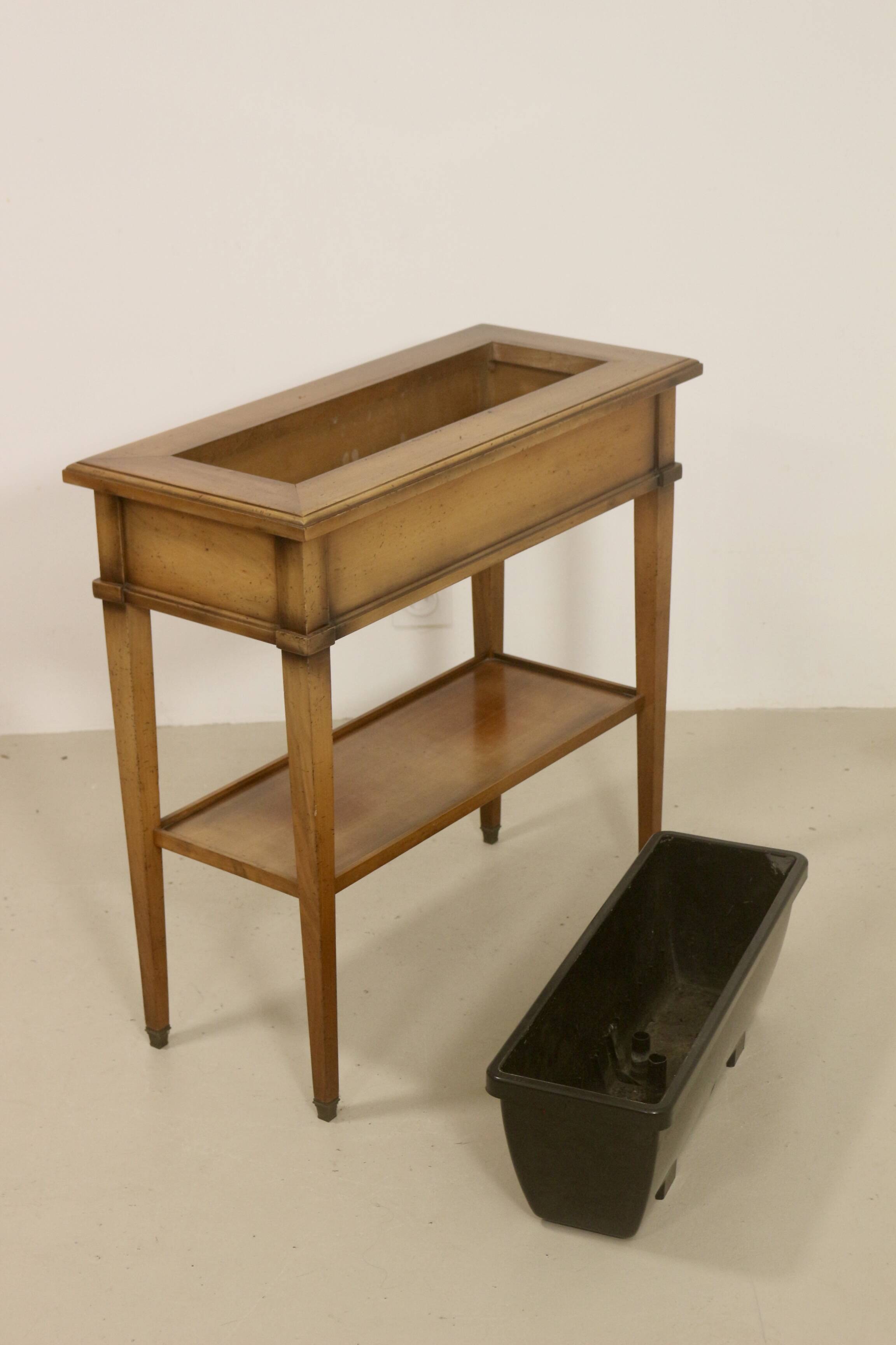 Indoor wooden planter. Ref blanchette