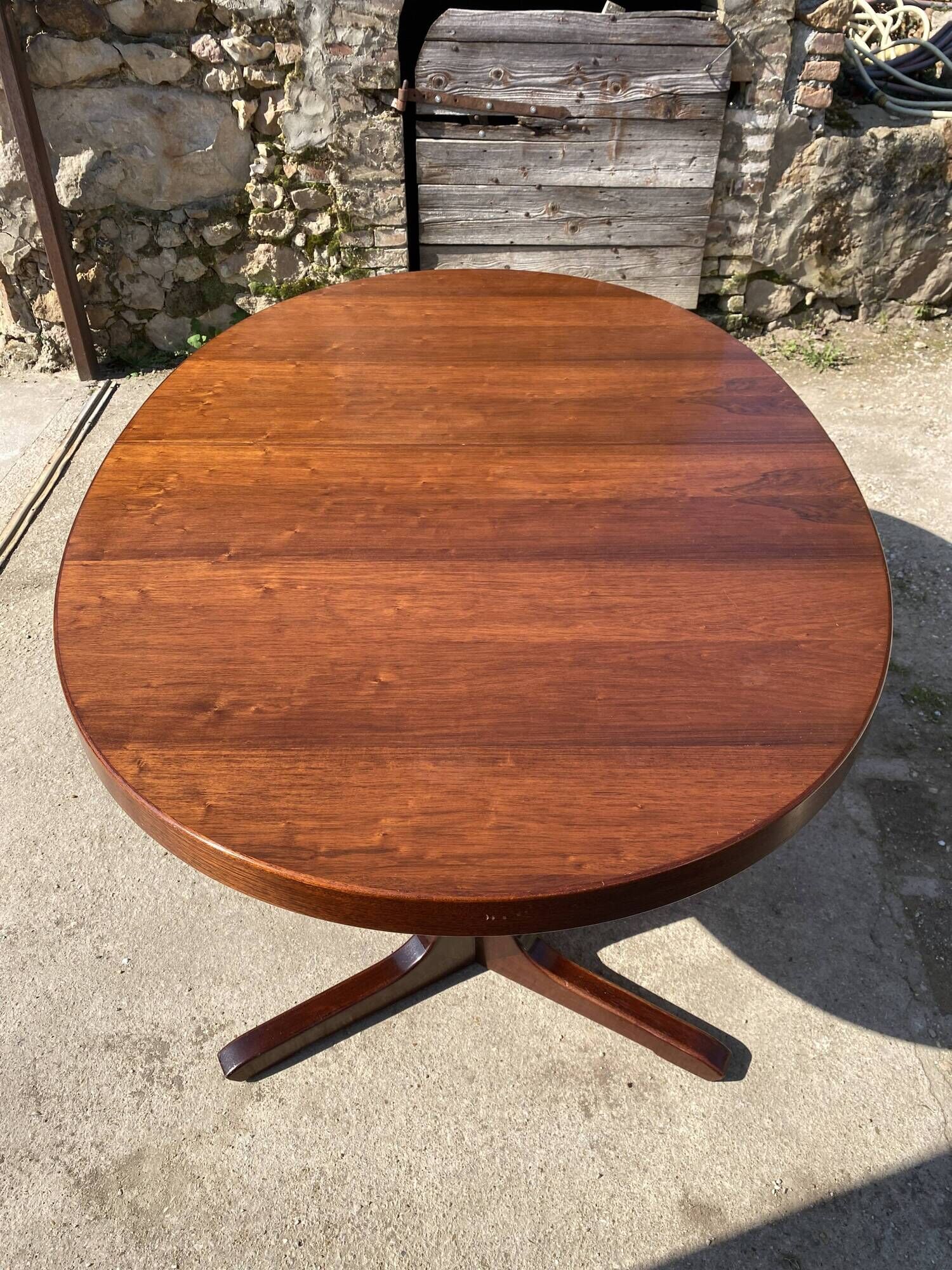 Baumann round oval extendable Scandinavian table in rosewood with 2 extensions.