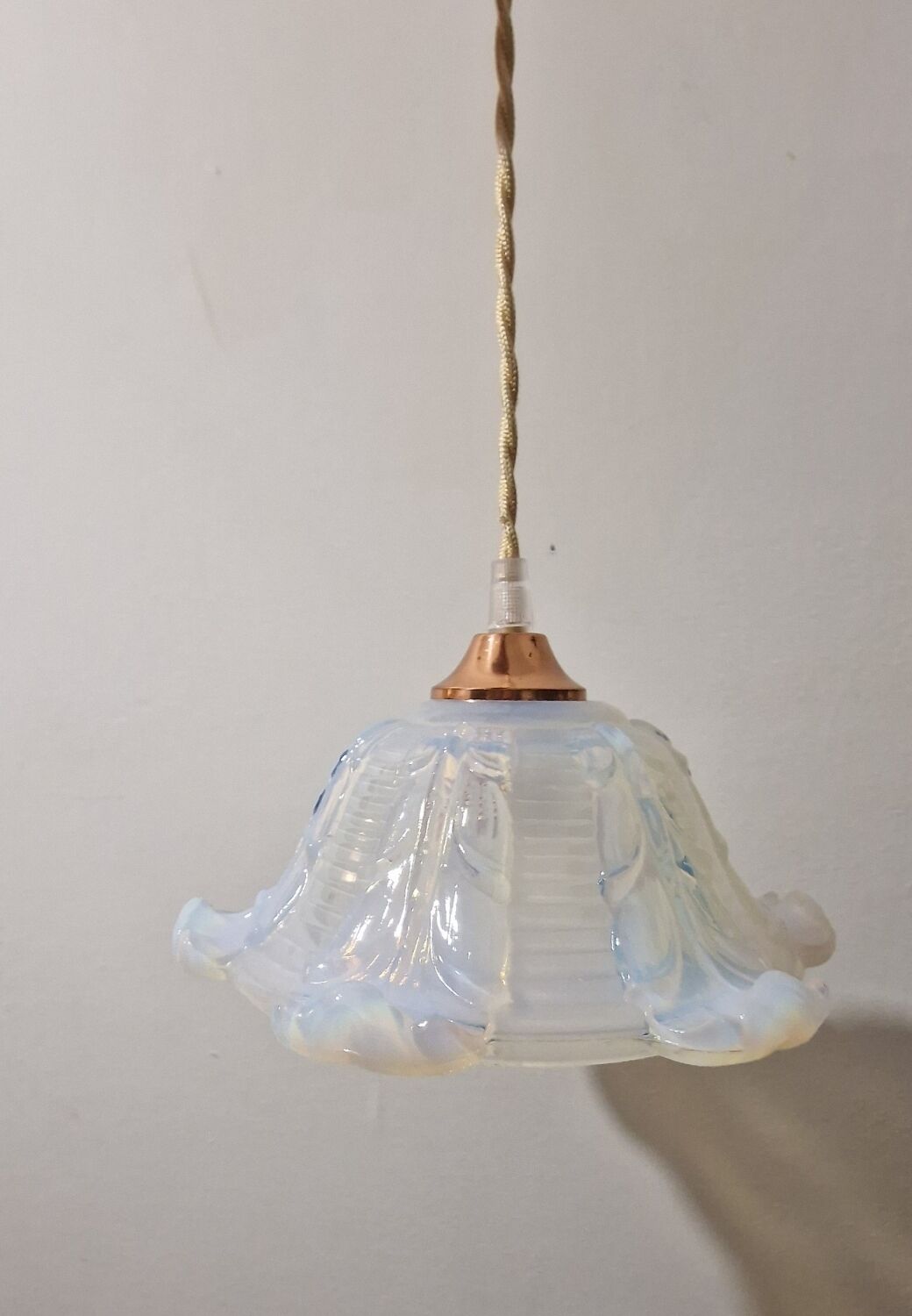 Two Opalescent Art Deco Ezan pendant lamps