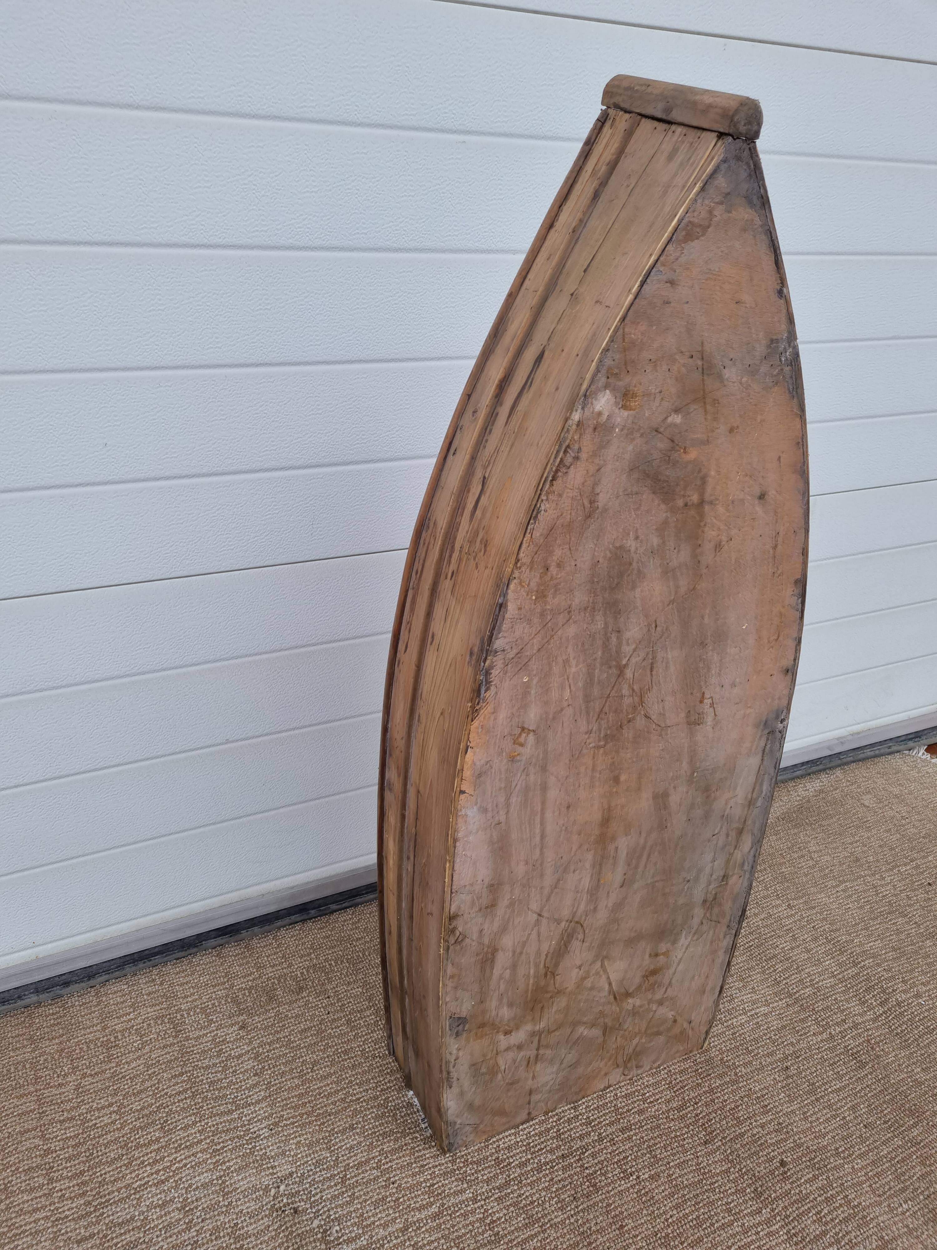 Barque-shaped wall shelf 40s