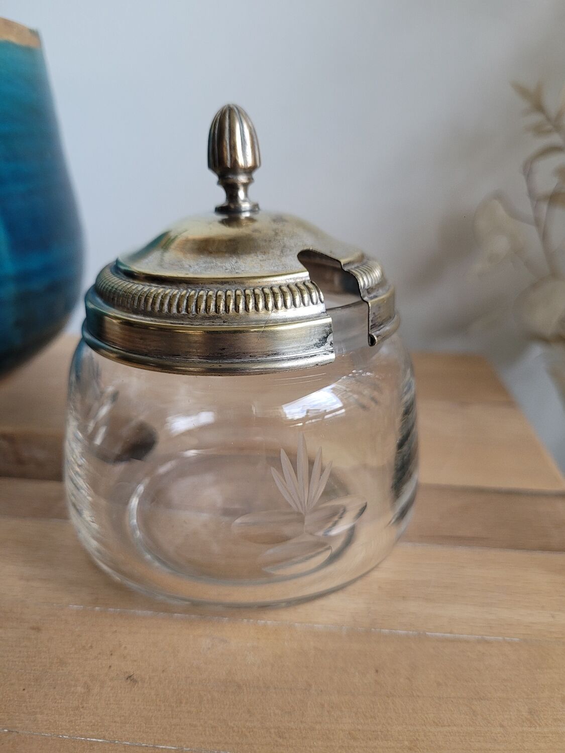 Boîte en verre ciselé et couvercle argent