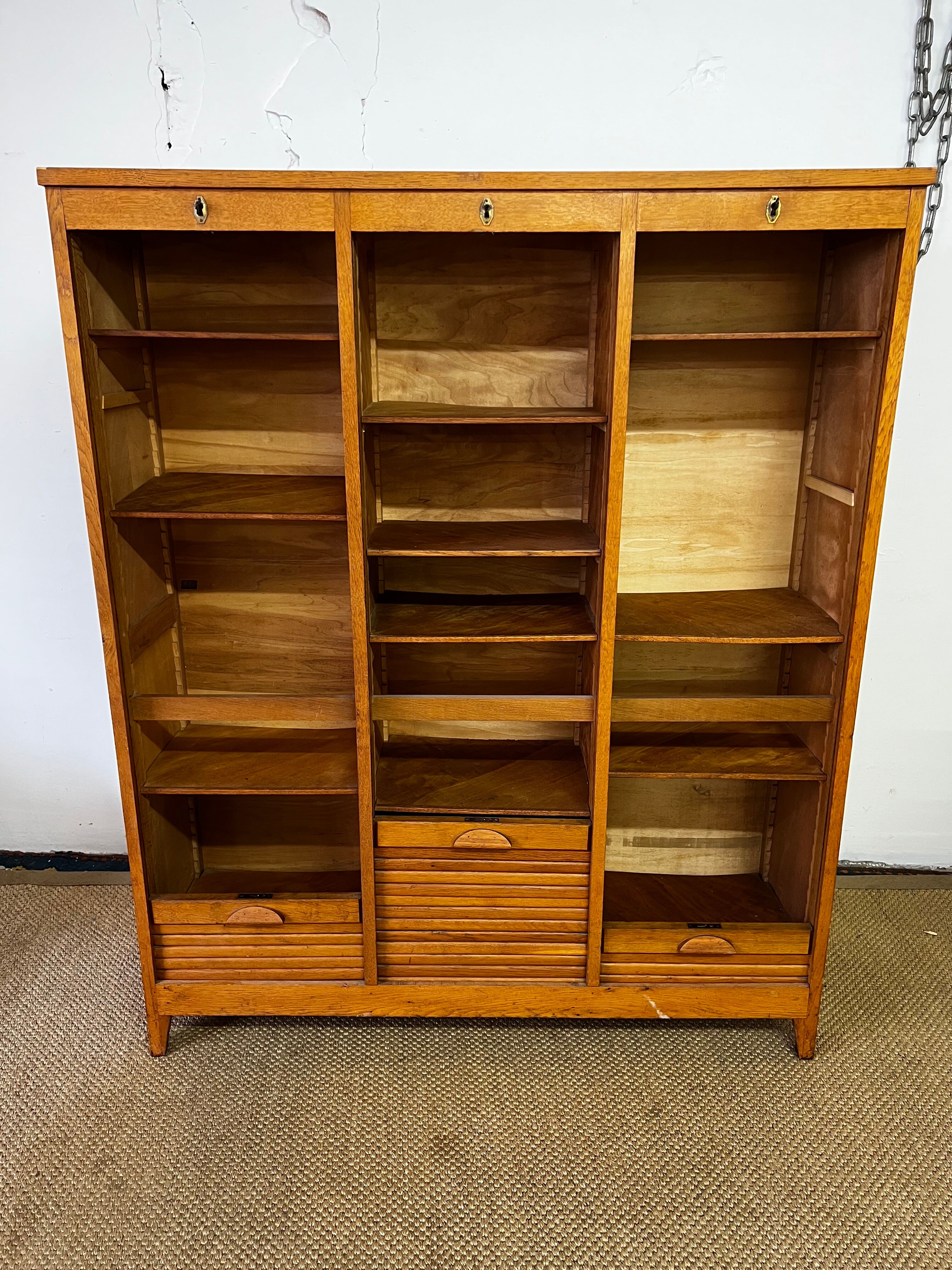Curtain cabinet 3 columns