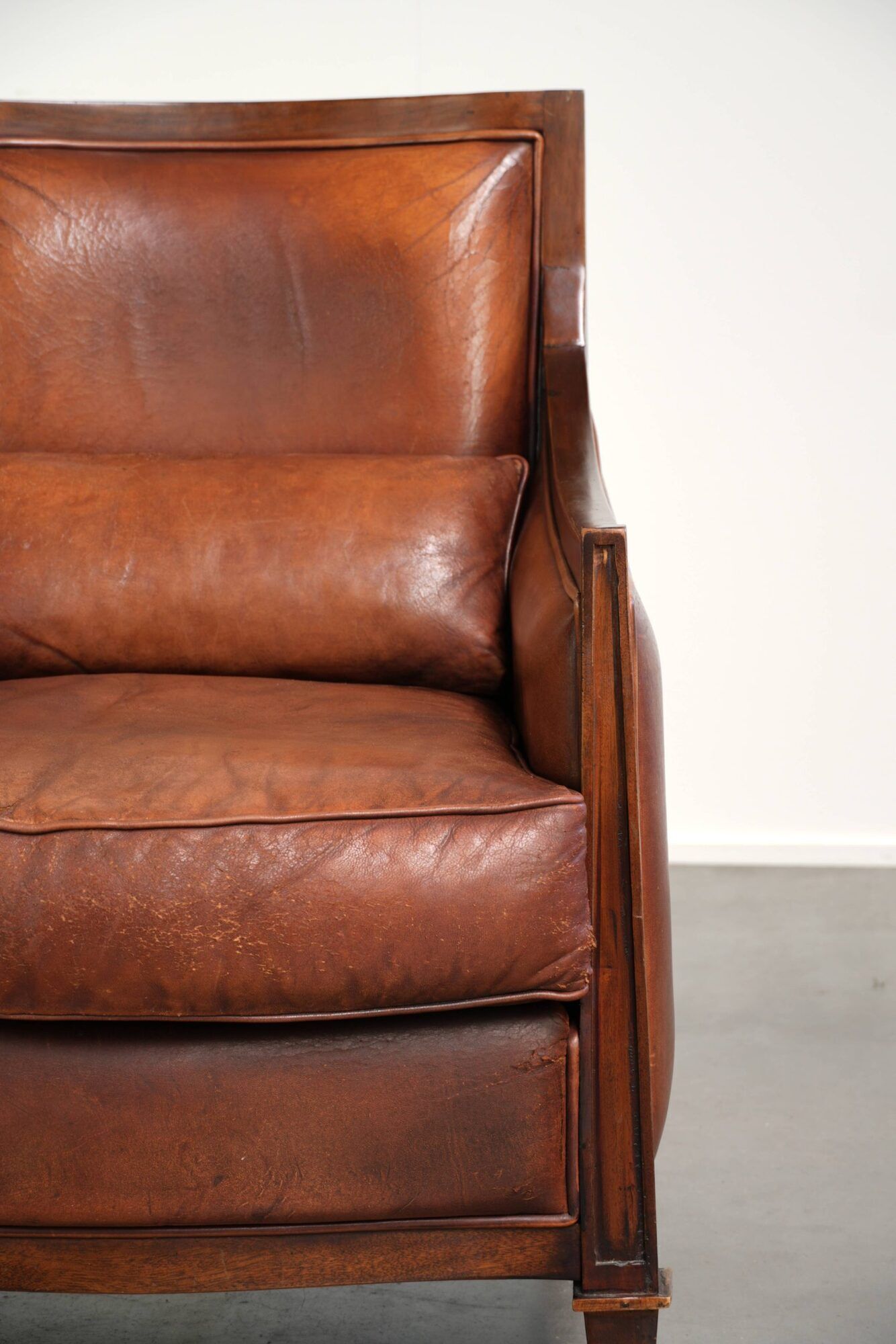 Sheepskin Art Deco design armchair with a comfortable seat and warm colours