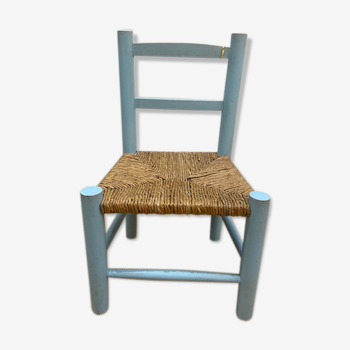 Chaise d'enfant bleue en bois