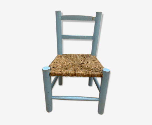 Chaise d'enfant bleue en bois