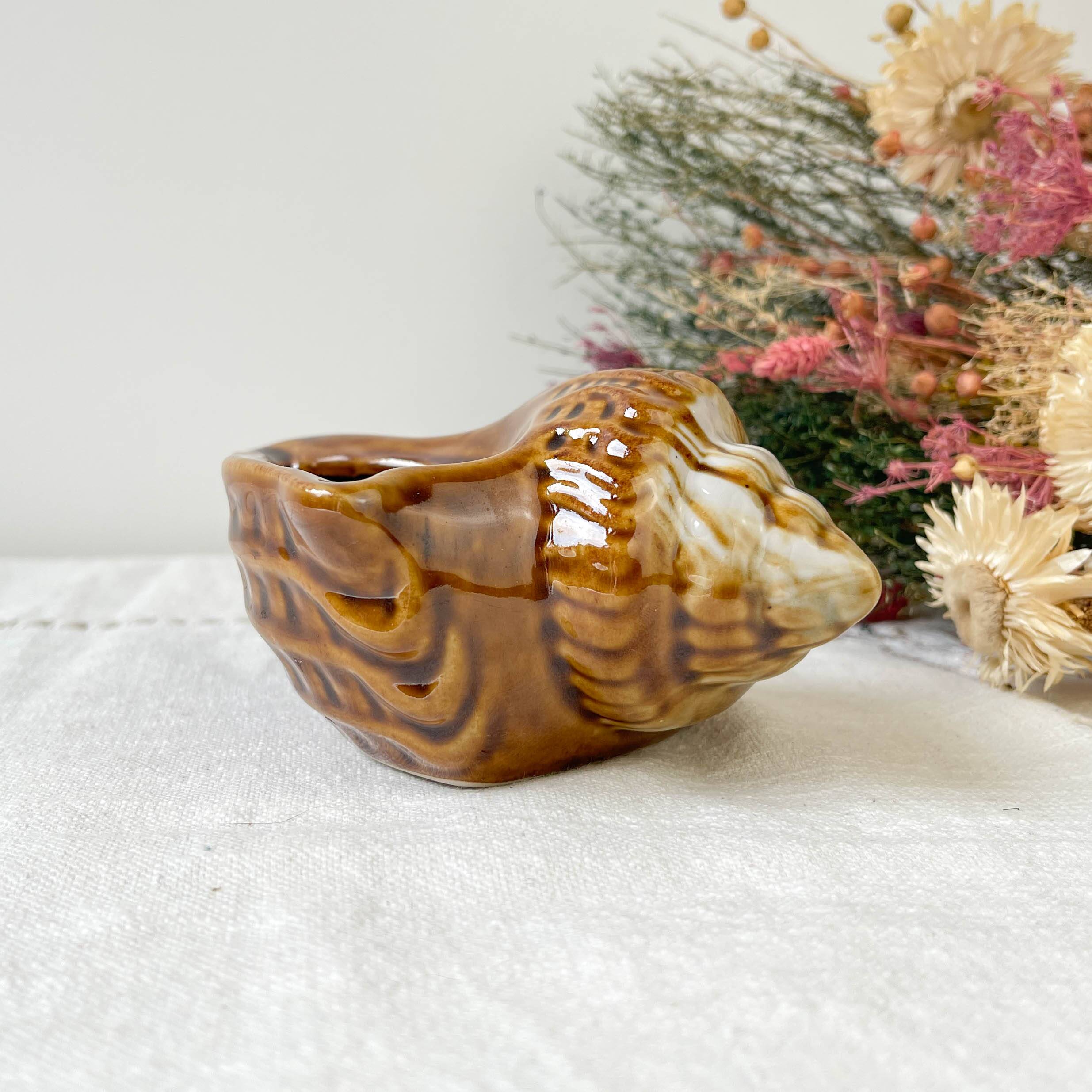 Vintage 50s shell ceramic ashtray