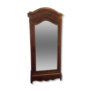 Armoire bonnetière estampillée