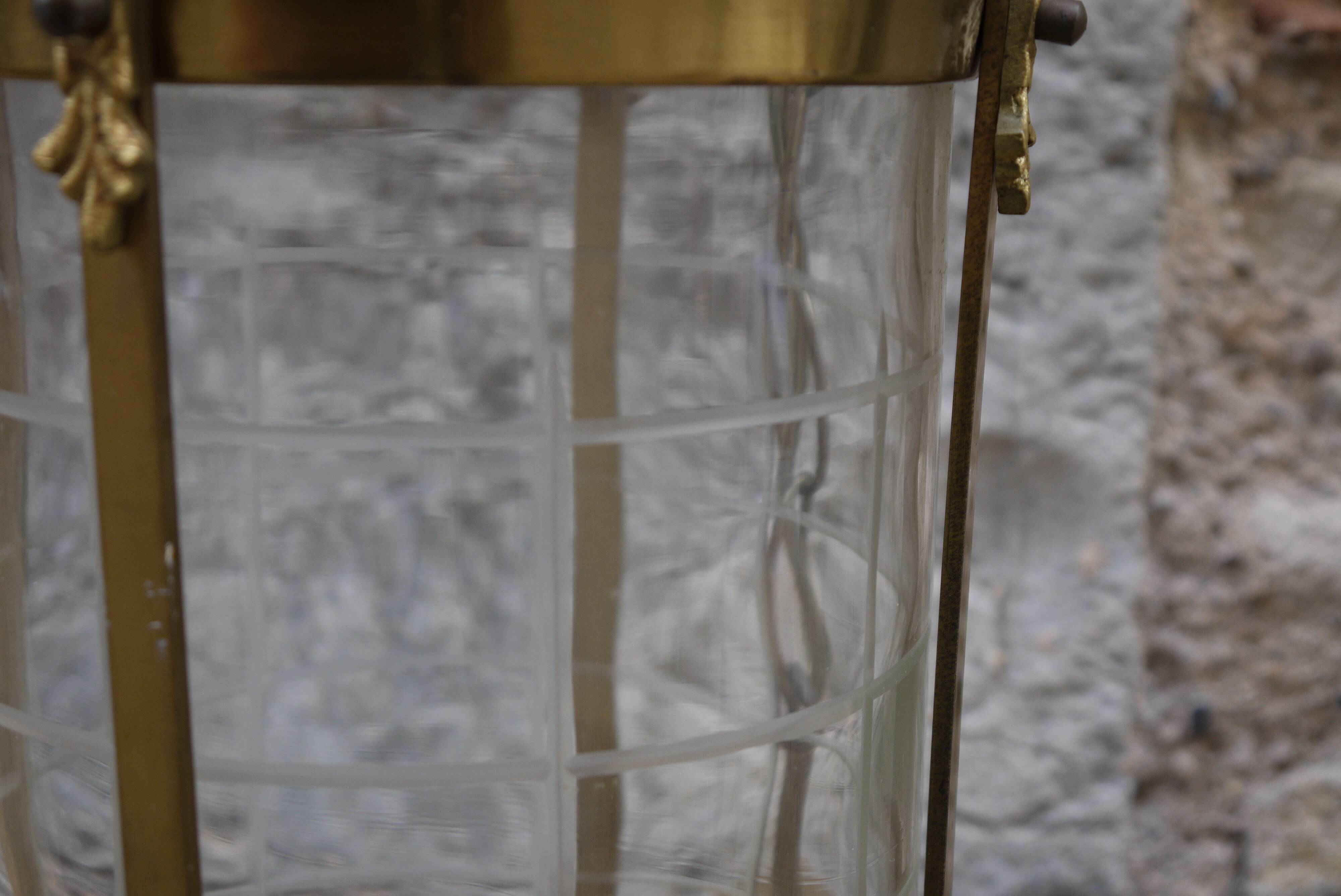 Lantern in brass and chissed glass
