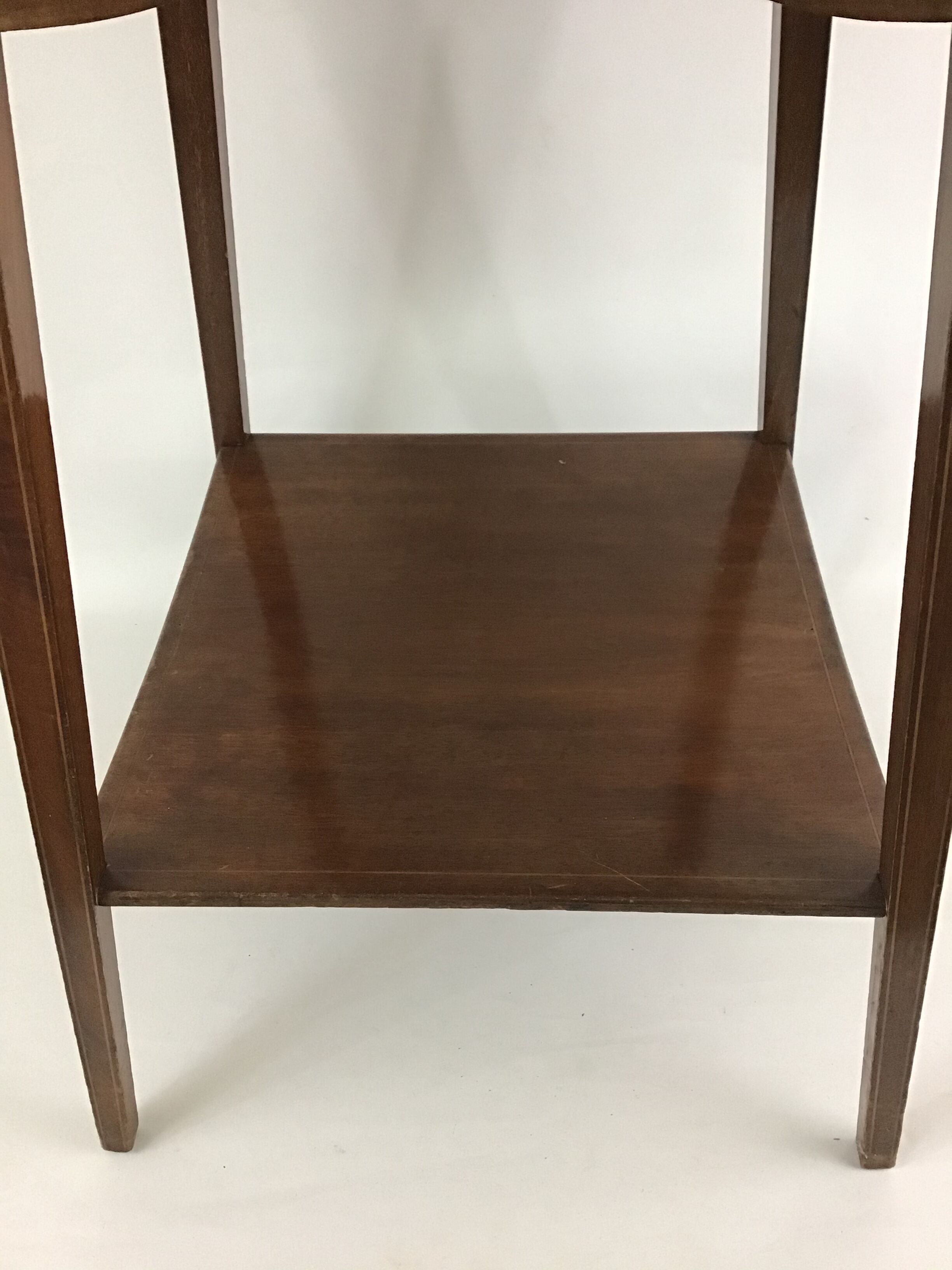 Varnished wooden sellette