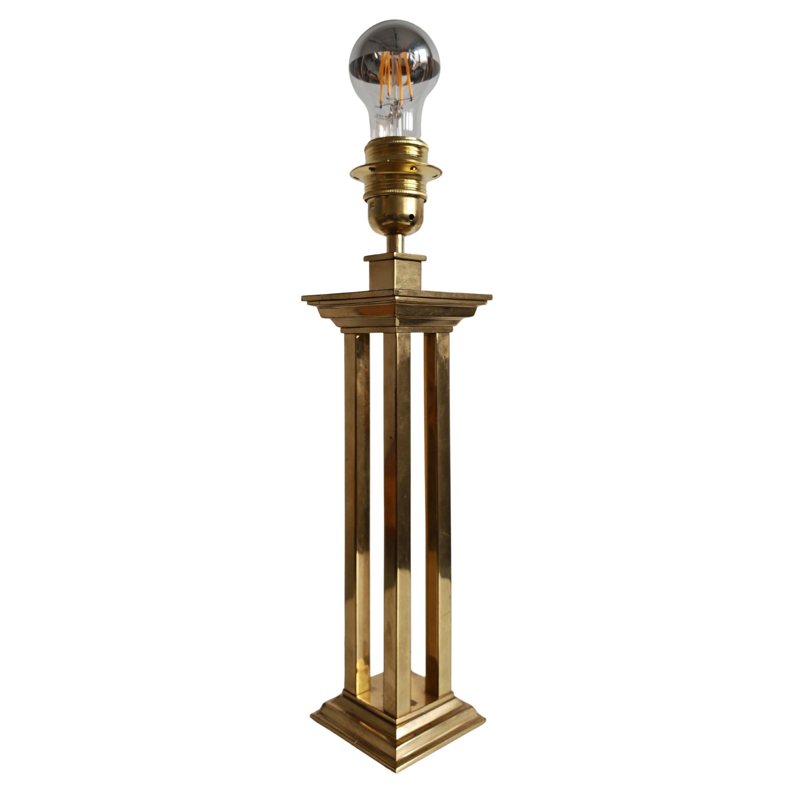 Hollywood Regency table lamp in gilded brass in the style of Willy Rizzo from the 1960s.
