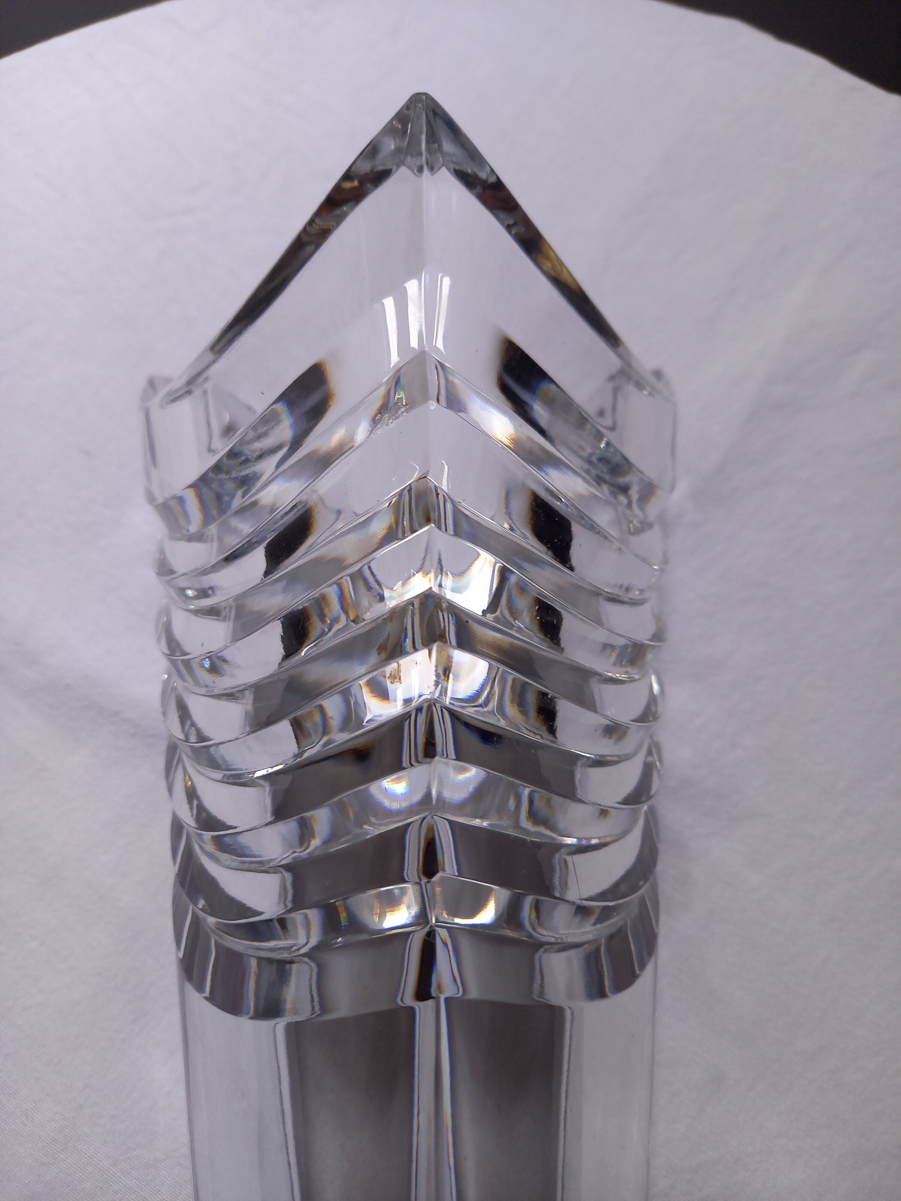 Vase en cristal taillé style art déco