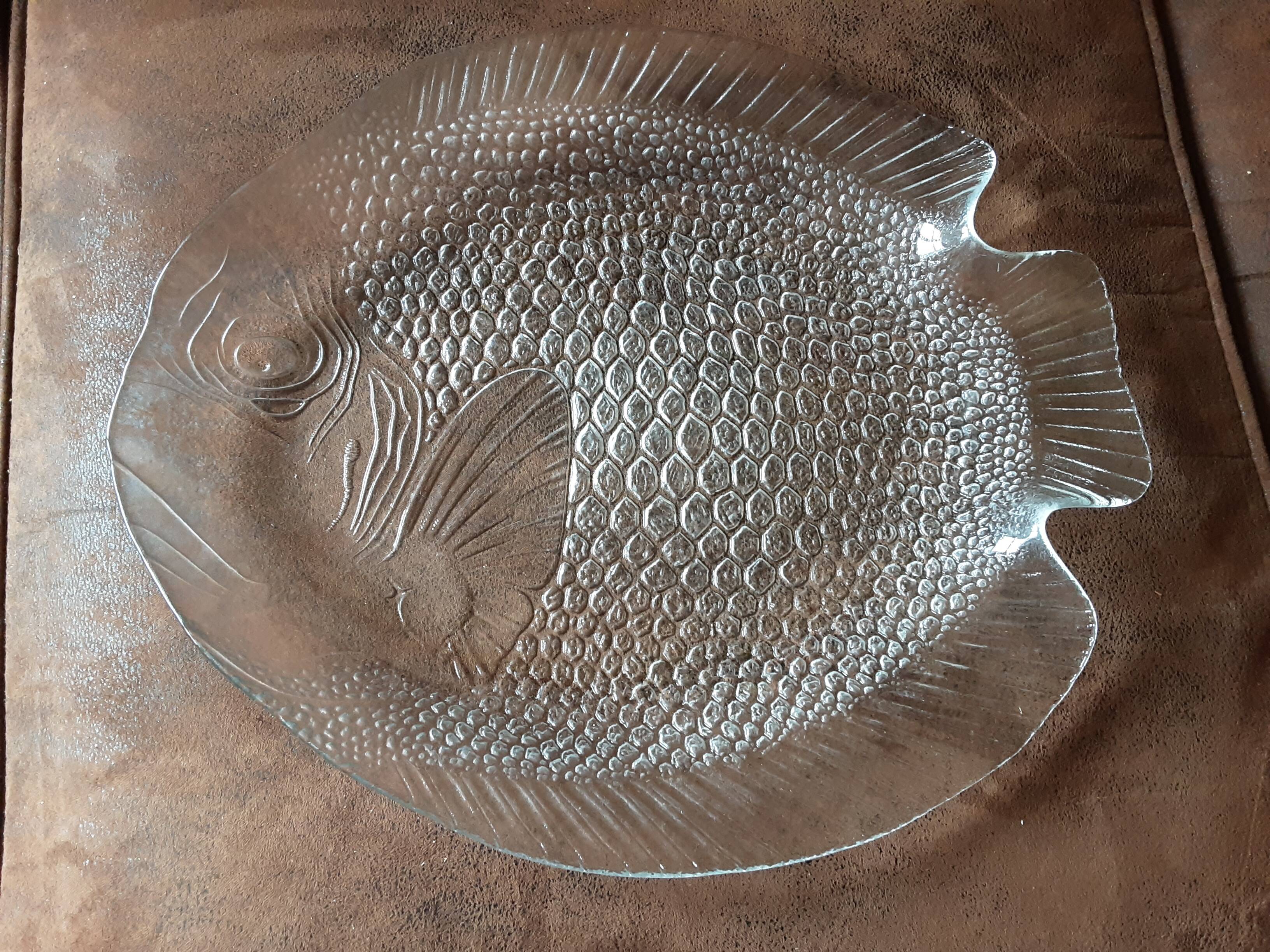 Fish-shaped glass dish