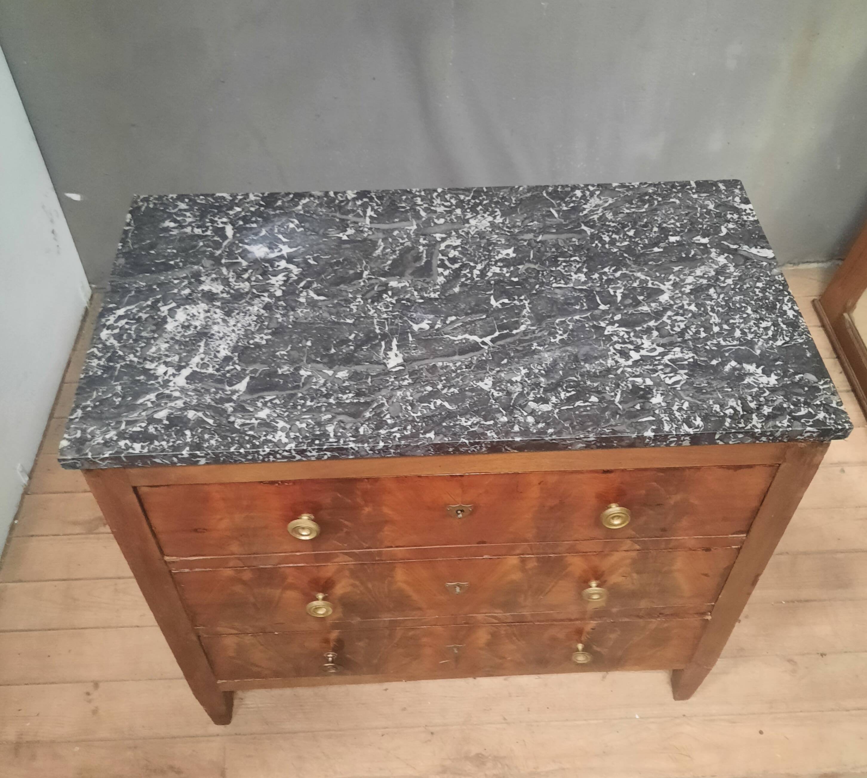Nineteenth-century veneered commode