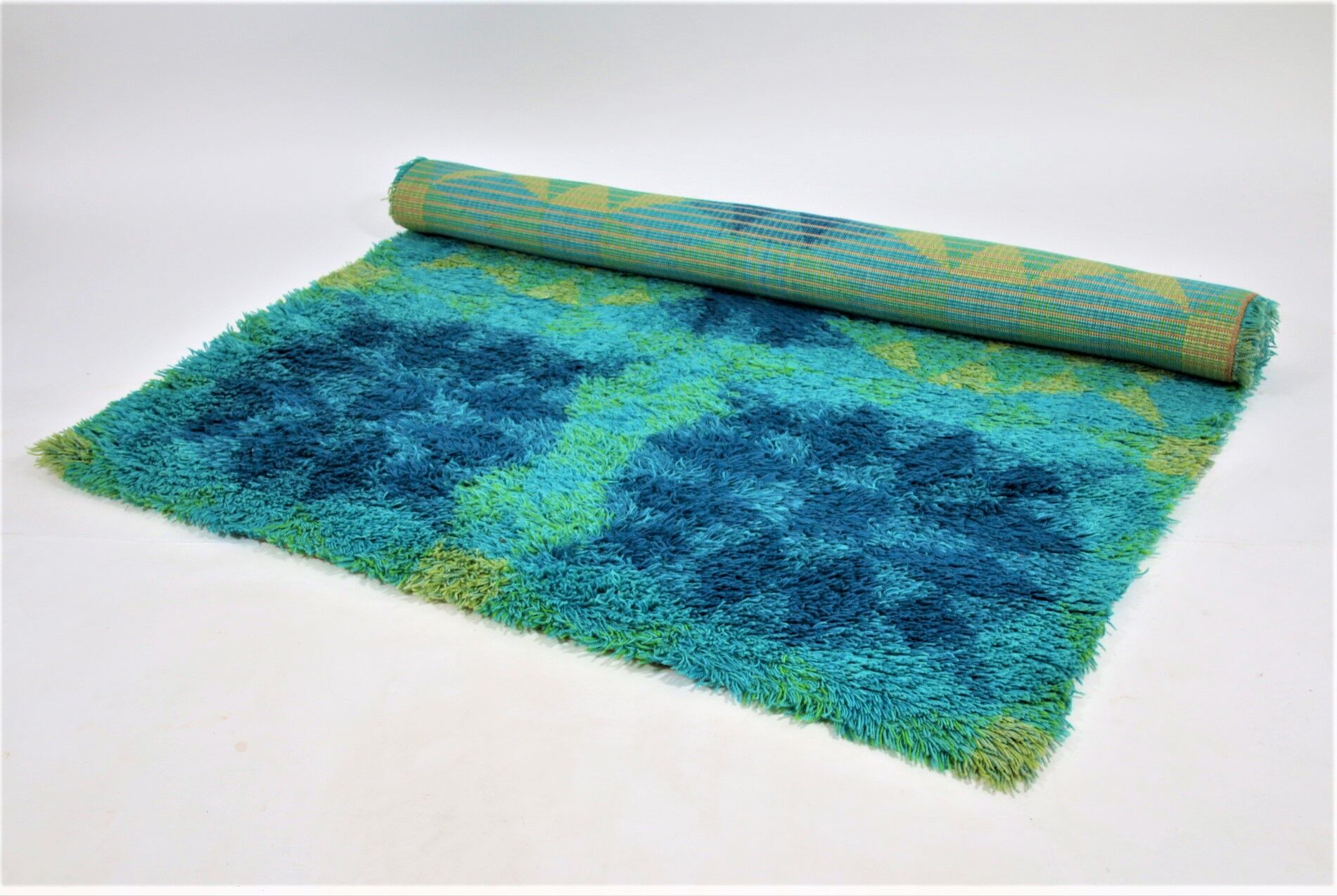 Retro Vintage wool hand-knotted carpet Sweden, 1960s / 70s 140x190cm
