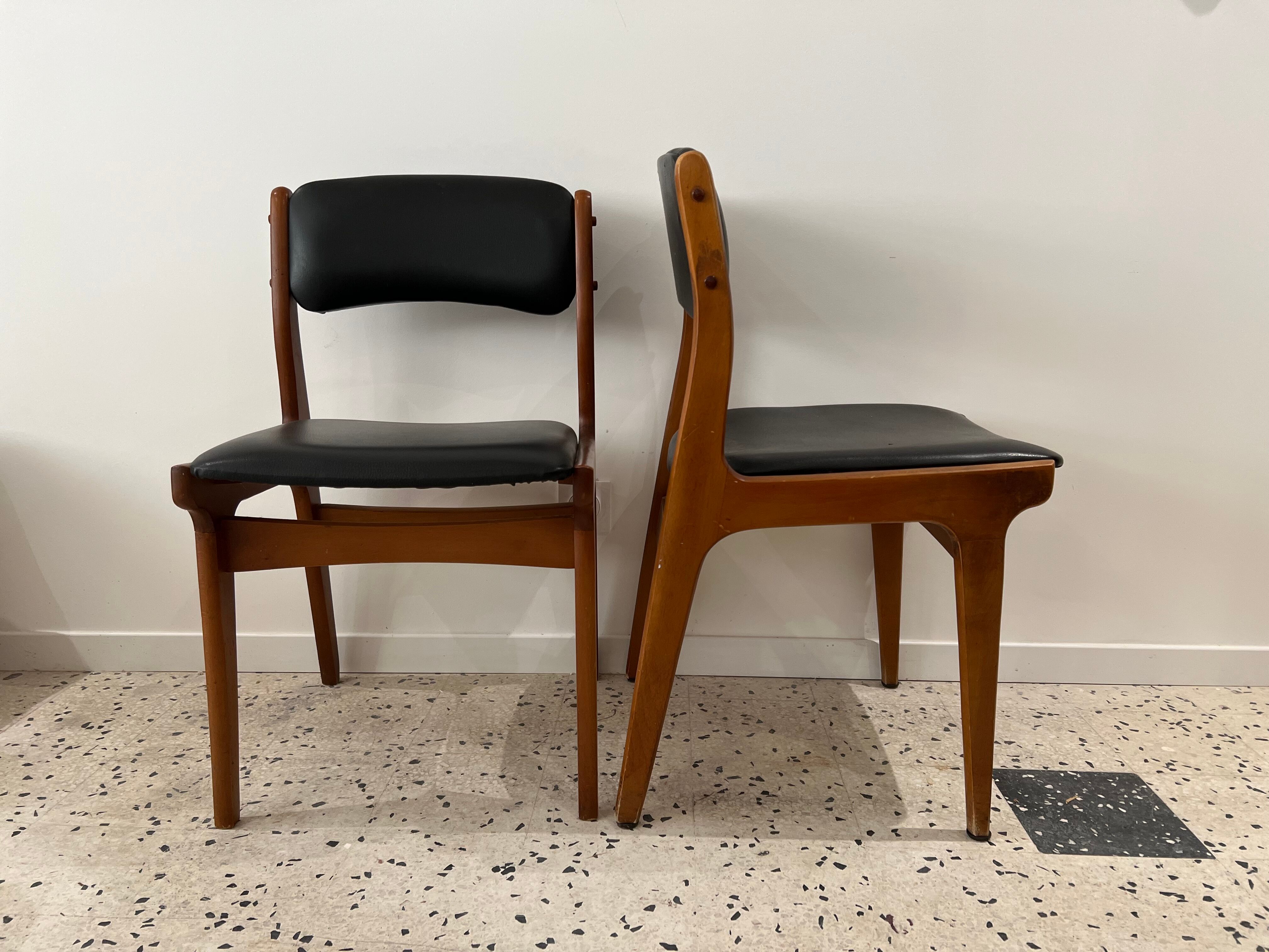 Chaise vintage scandinave en bois et simili cuir noir