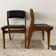 Chaise vintage scandinave en bois et simili cuir noir