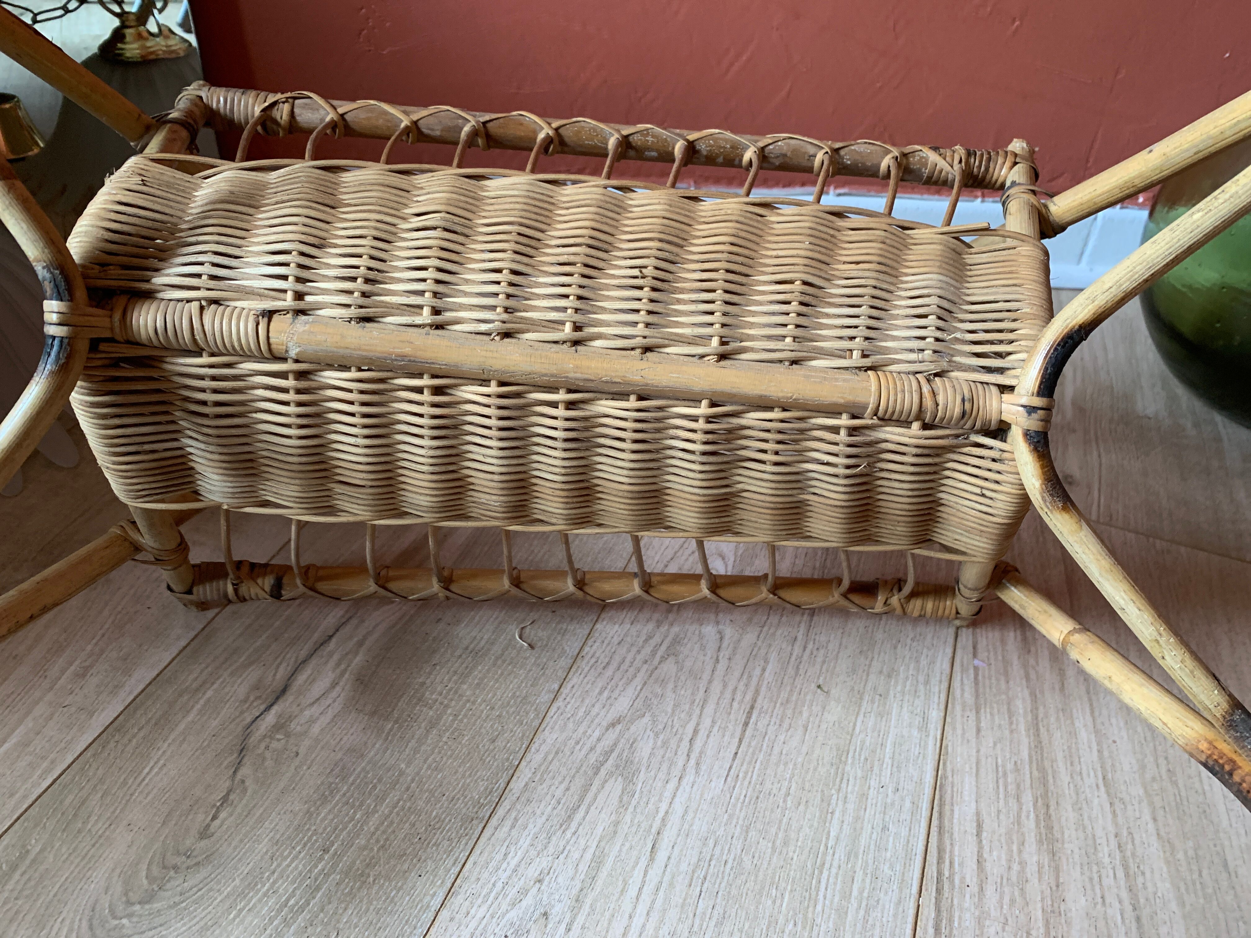 Rattan magazines holder