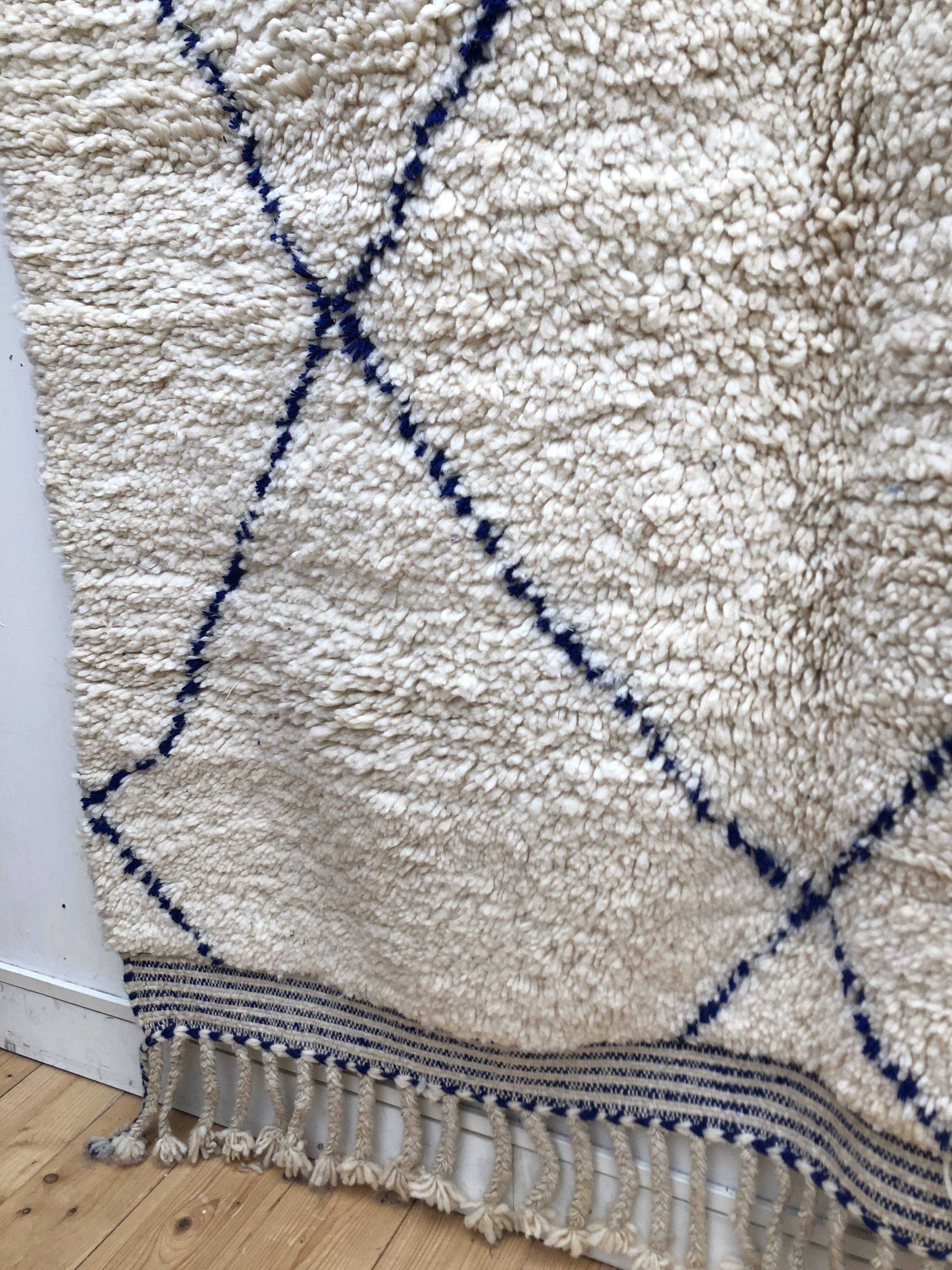 Moroccan Berber carpet Beni Ouarain with majorelle blue diamonds 2,44x1.49m