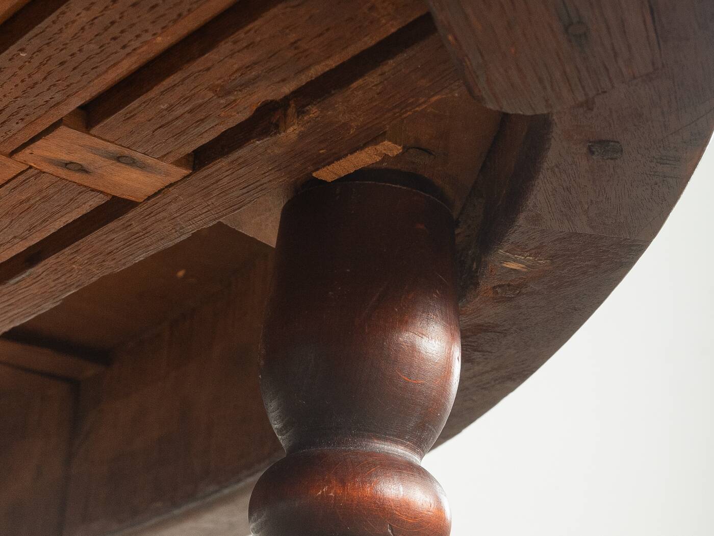 Antique extendable table before 1900