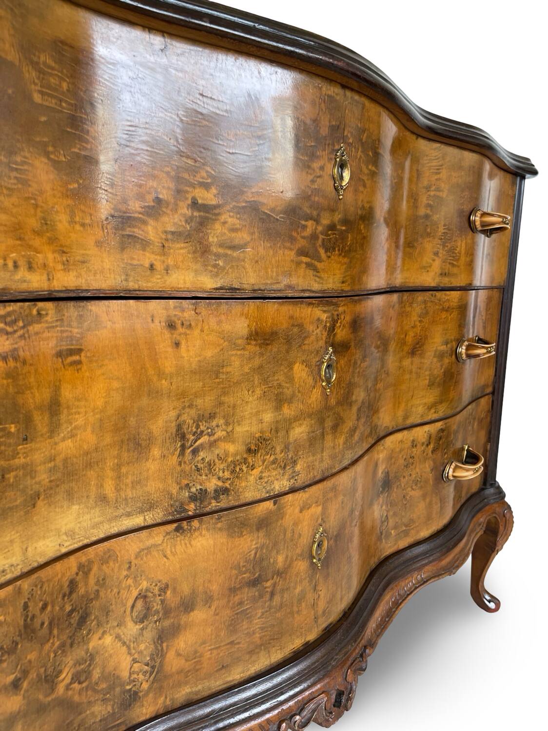 Commode italienne Art déco en loupe de noyer, années 1940-50