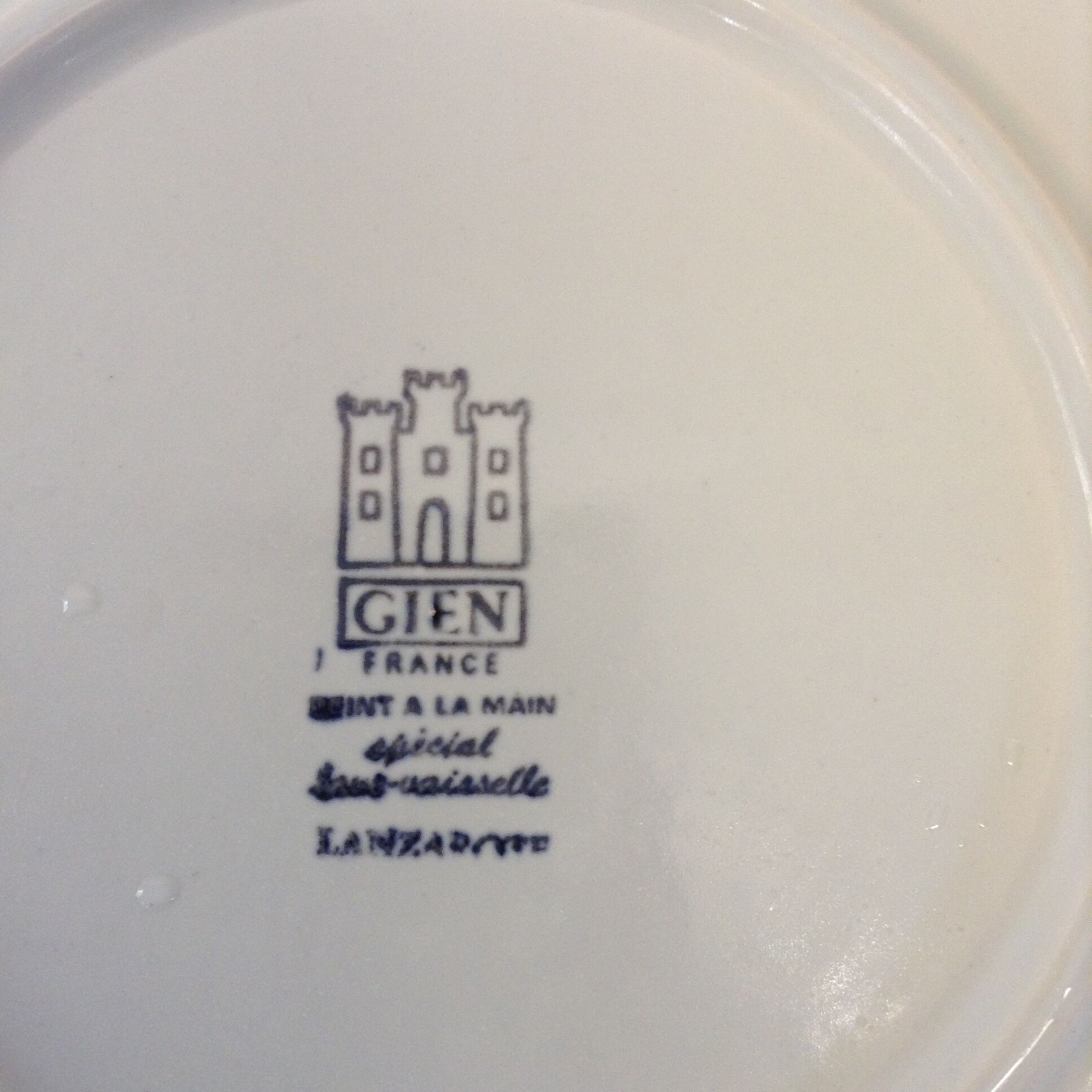Faience plates of Gien