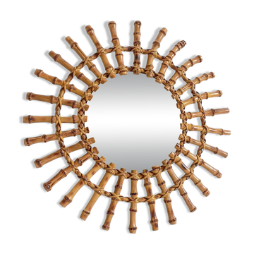 Miroir en forme de soleil du milieu du siècle, en bambou et rotin, fait à la main en France, années 1950.