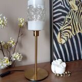 Table lamp with gold metal base and cylindrical textured glass shade