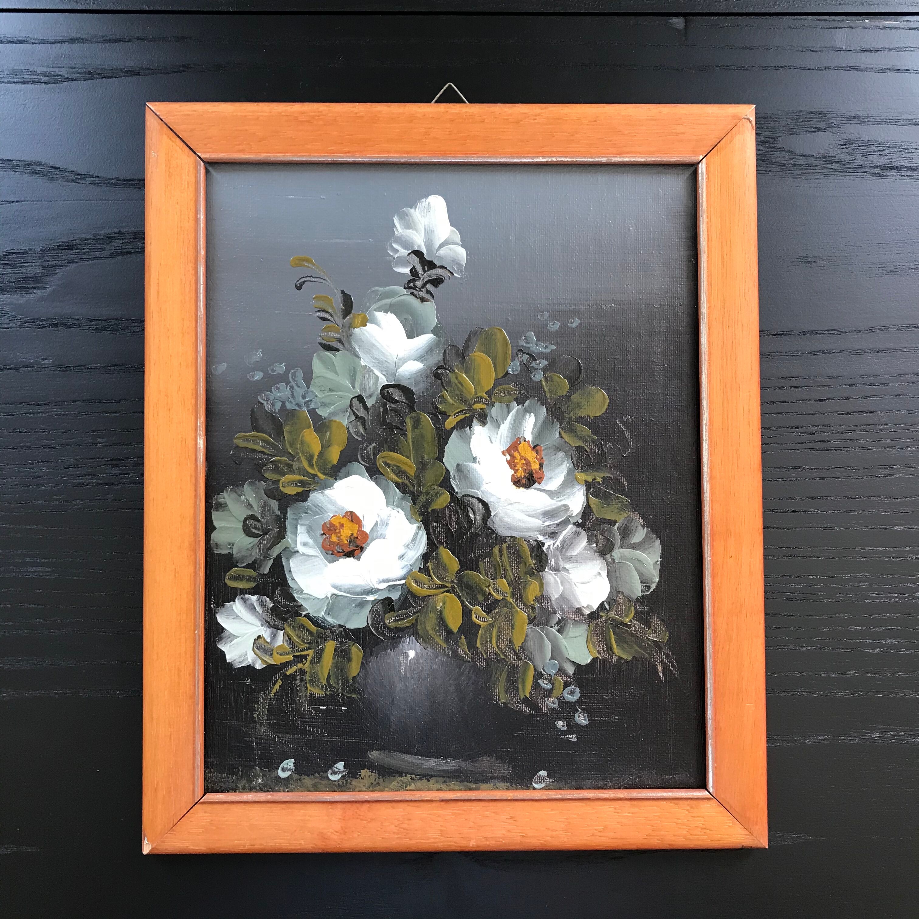 Table bouquet of eglantins