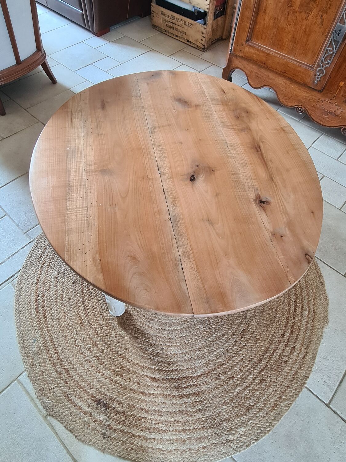 Country charm oval coffee table