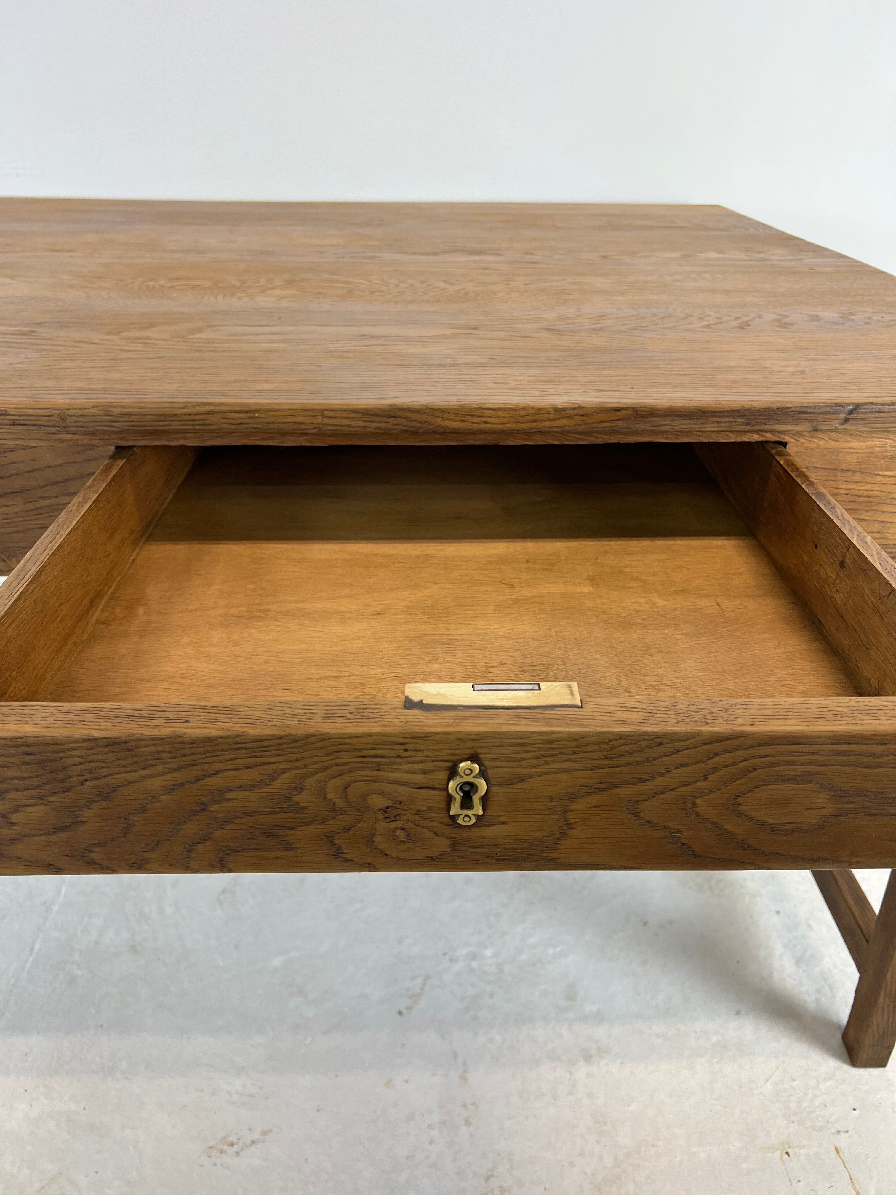 Two-sided oak work table, with 4 drawers