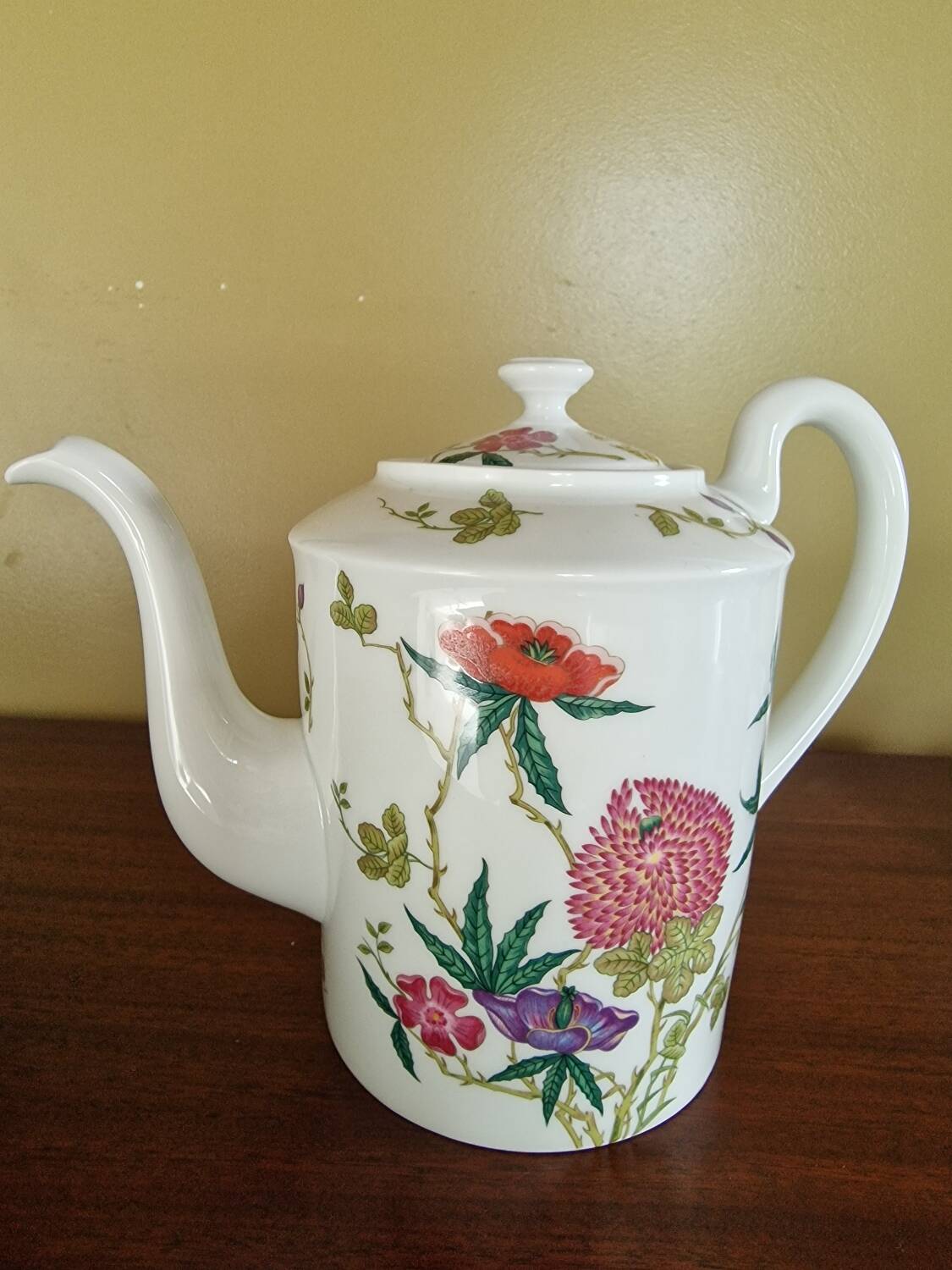 Limoges porcelain coffee pot, teapot or teapot by Reynaud et Cie.