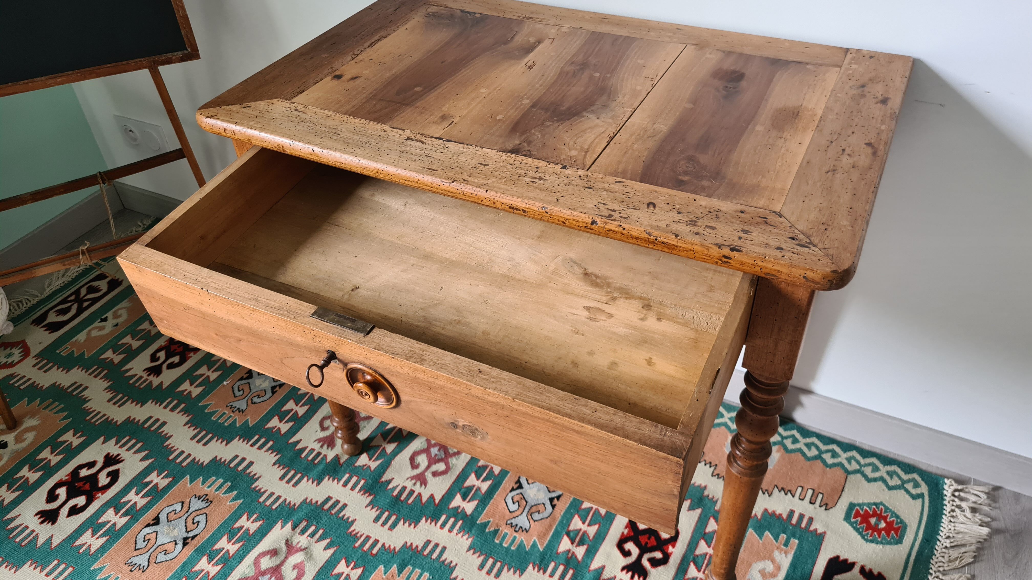 Desk with feet turned in oak