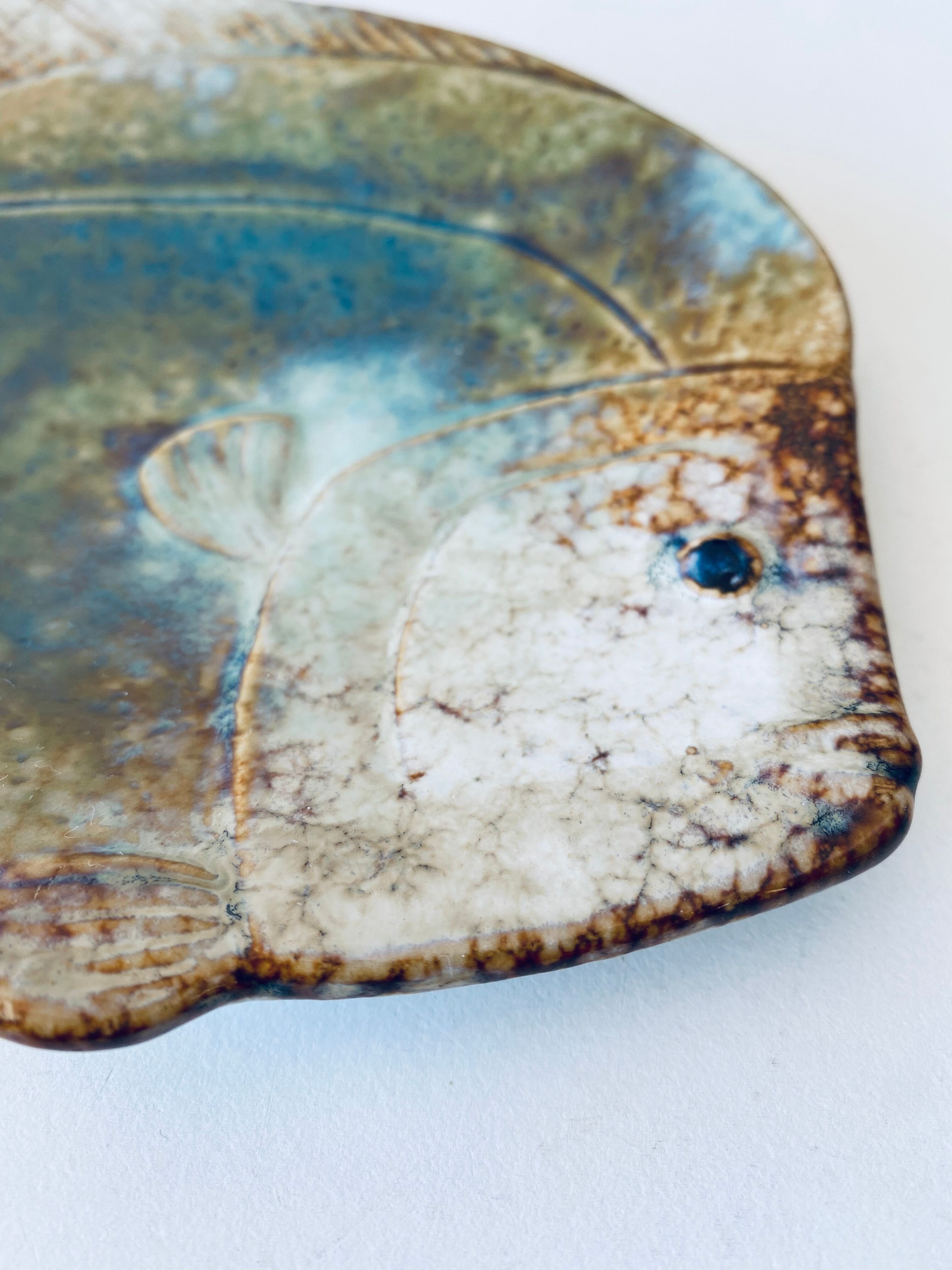 Ceramic fish-shaped cup